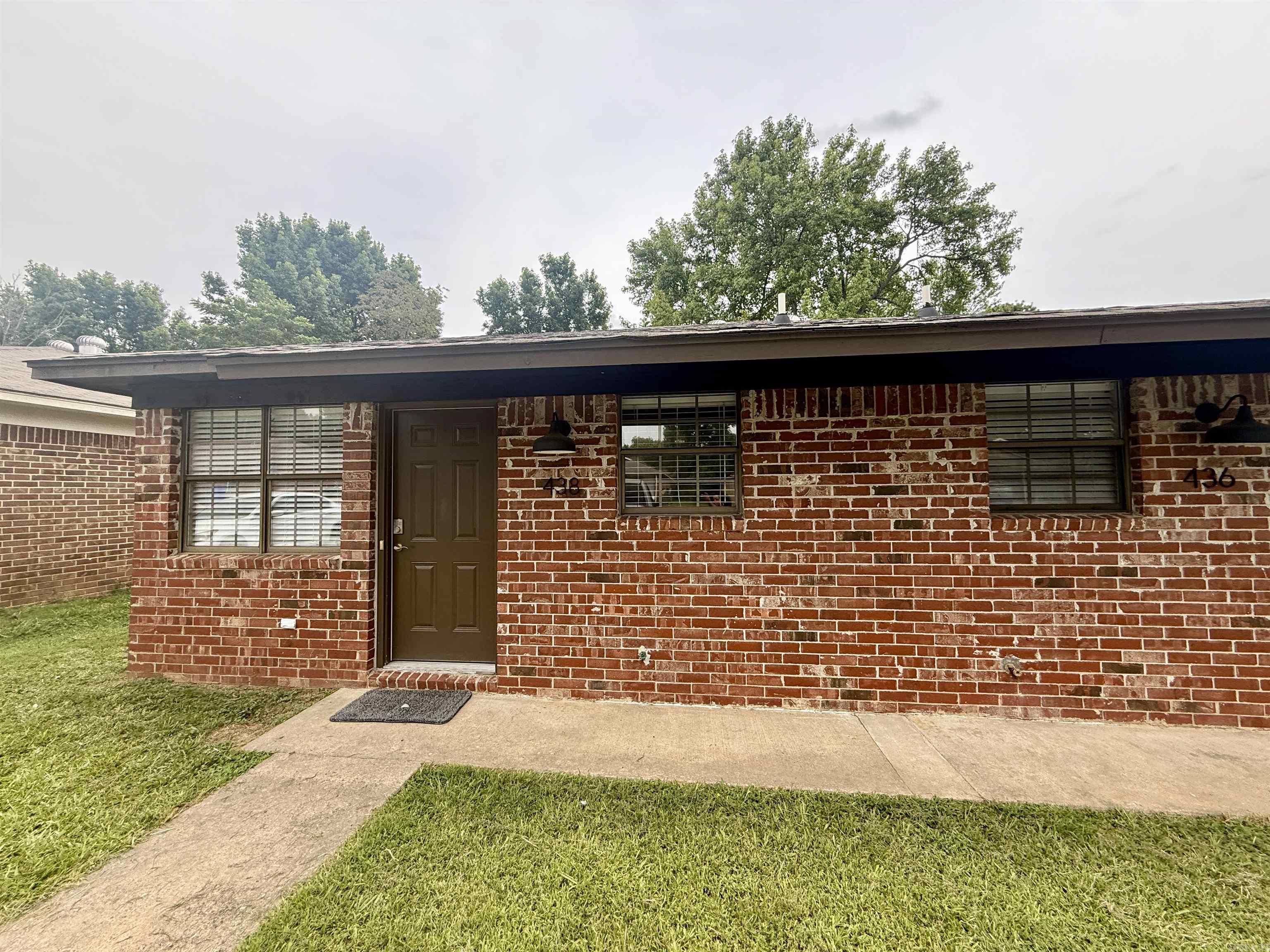 Welcome to 438 Helen Street—a recently remodeled 2 bedroom, 1 bathroom duplex offering modern updates and a prime location. Just minutes from local college campuses and downtown Conway, this home is ideal for easy living with everything you need close by. Living room flooring just replaced last week. Call or text listing agent for showing appointment 501-951-0057 or 501-764-8386.