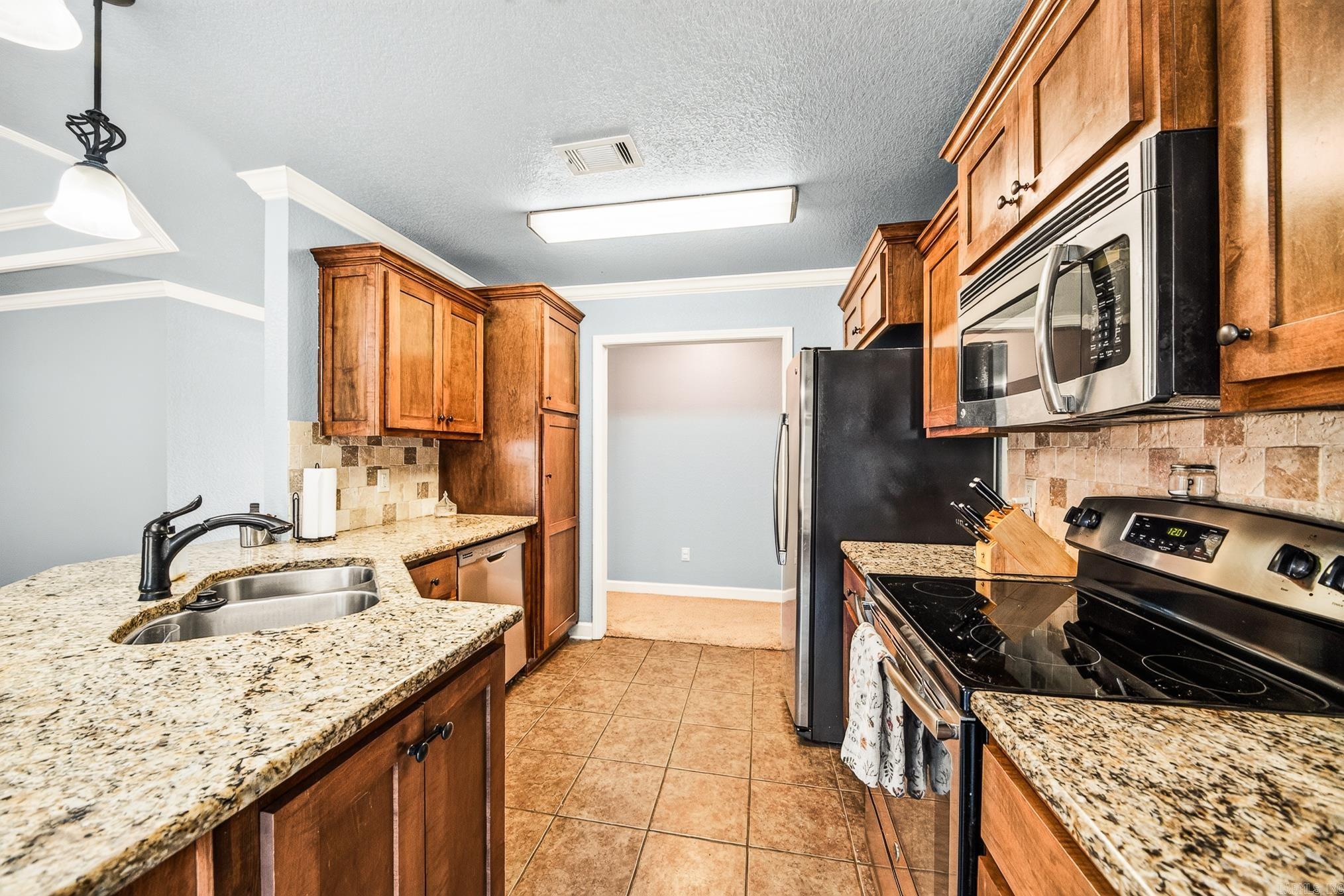 CROSS CREEK - Residential