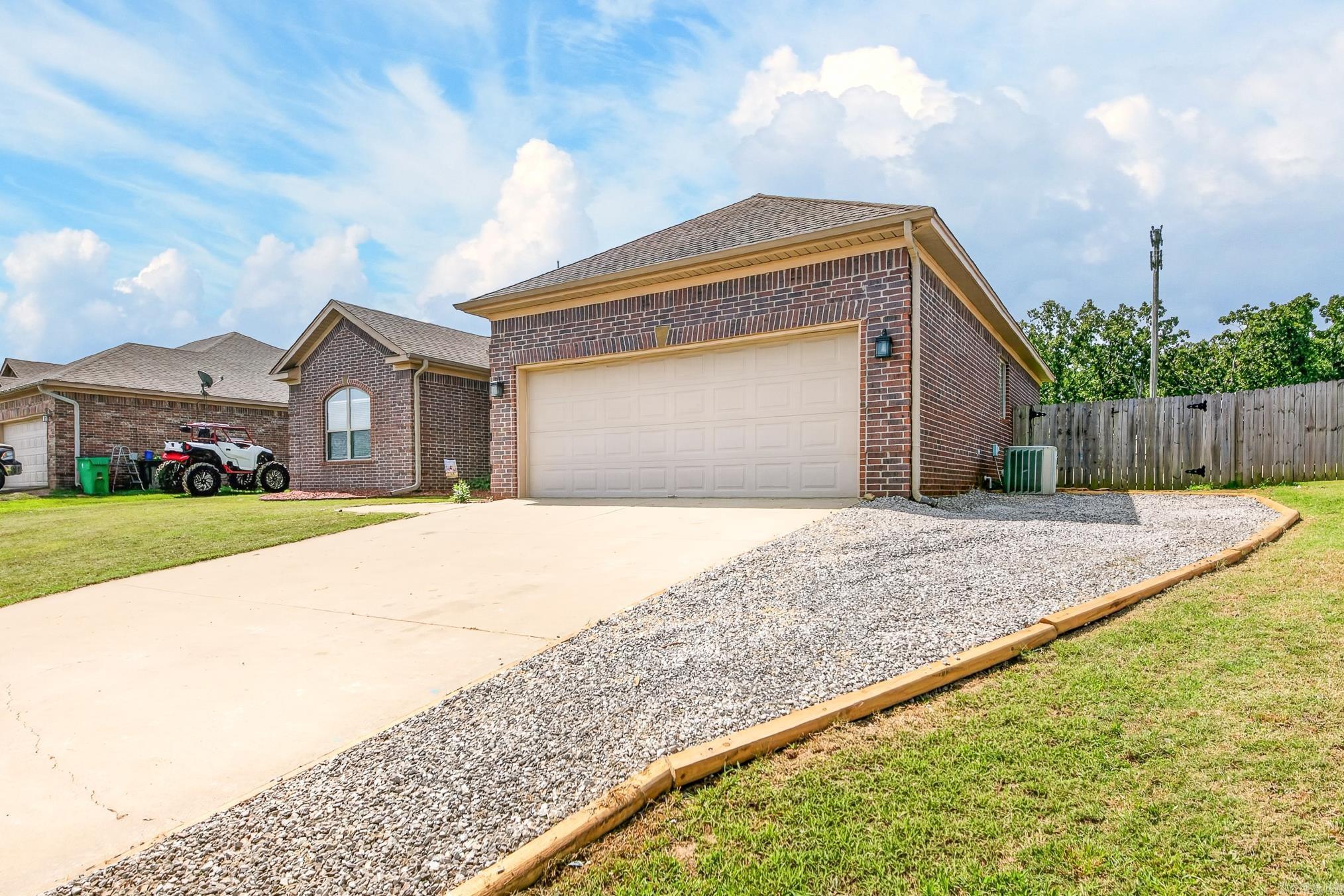 CROSS CREEK - Residential