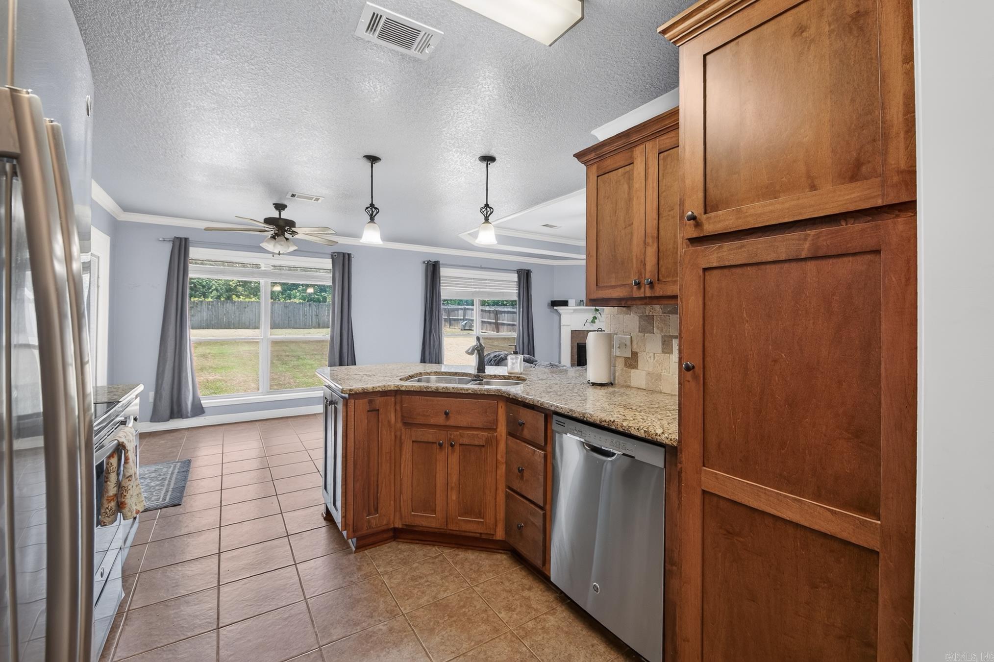 CROSS CREEK - Residential