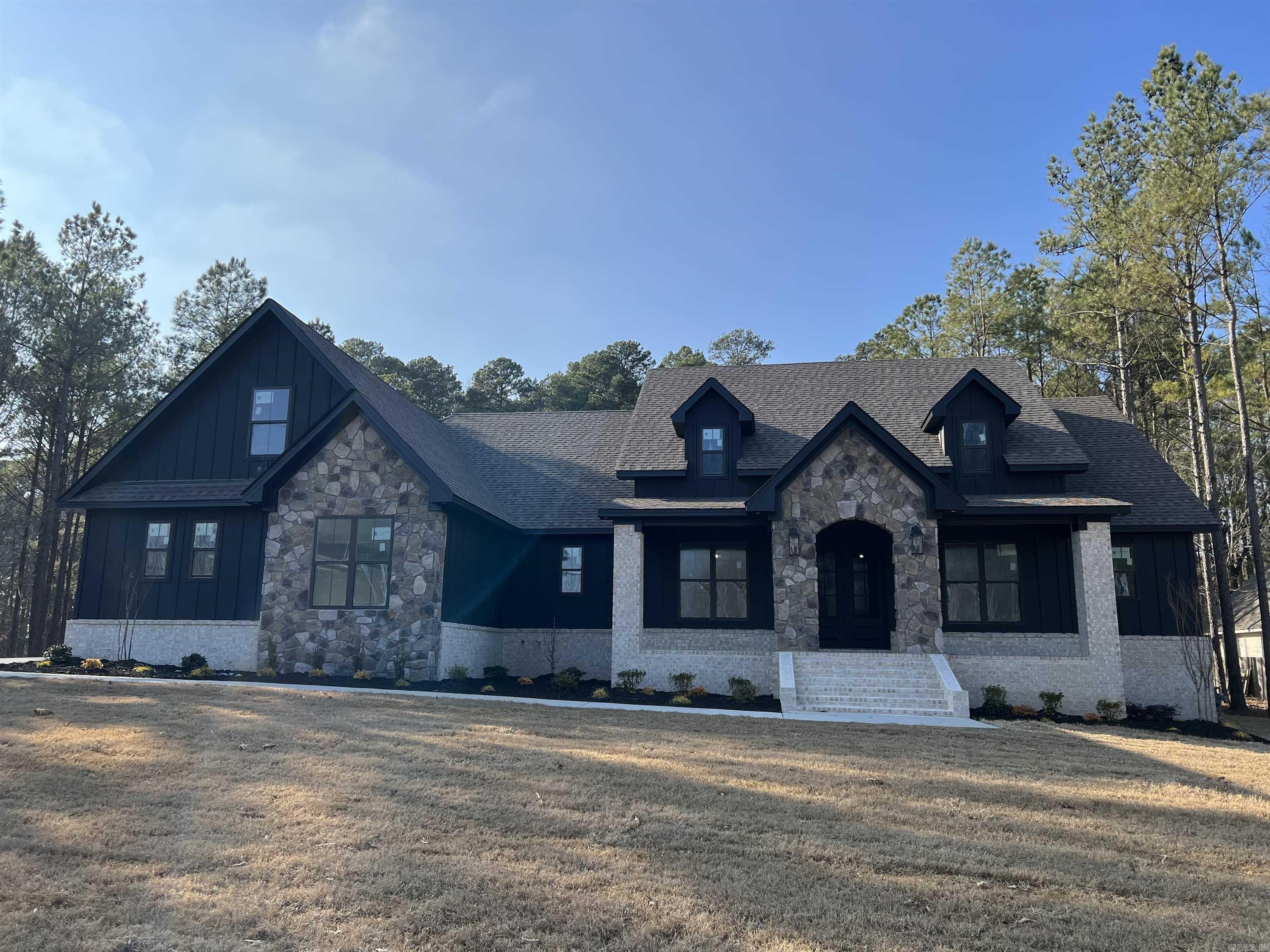 Stunning NEW CONSTRUCTION sold before listed! This home has a great layout with 4 bedrooms, bonus, offfice and 3.5 baths. Large living with gas fireplace, open kitchen with large island, quartz countertops, walk-in pantry. Great covered backporch w/fireplace!