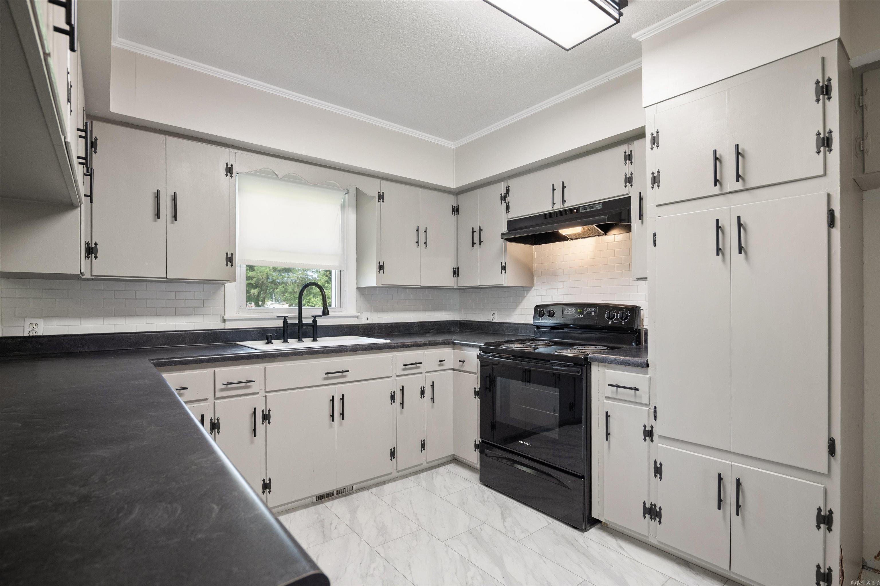 REPLAT E1/2 LOT 5 COBB & LEE - Residential