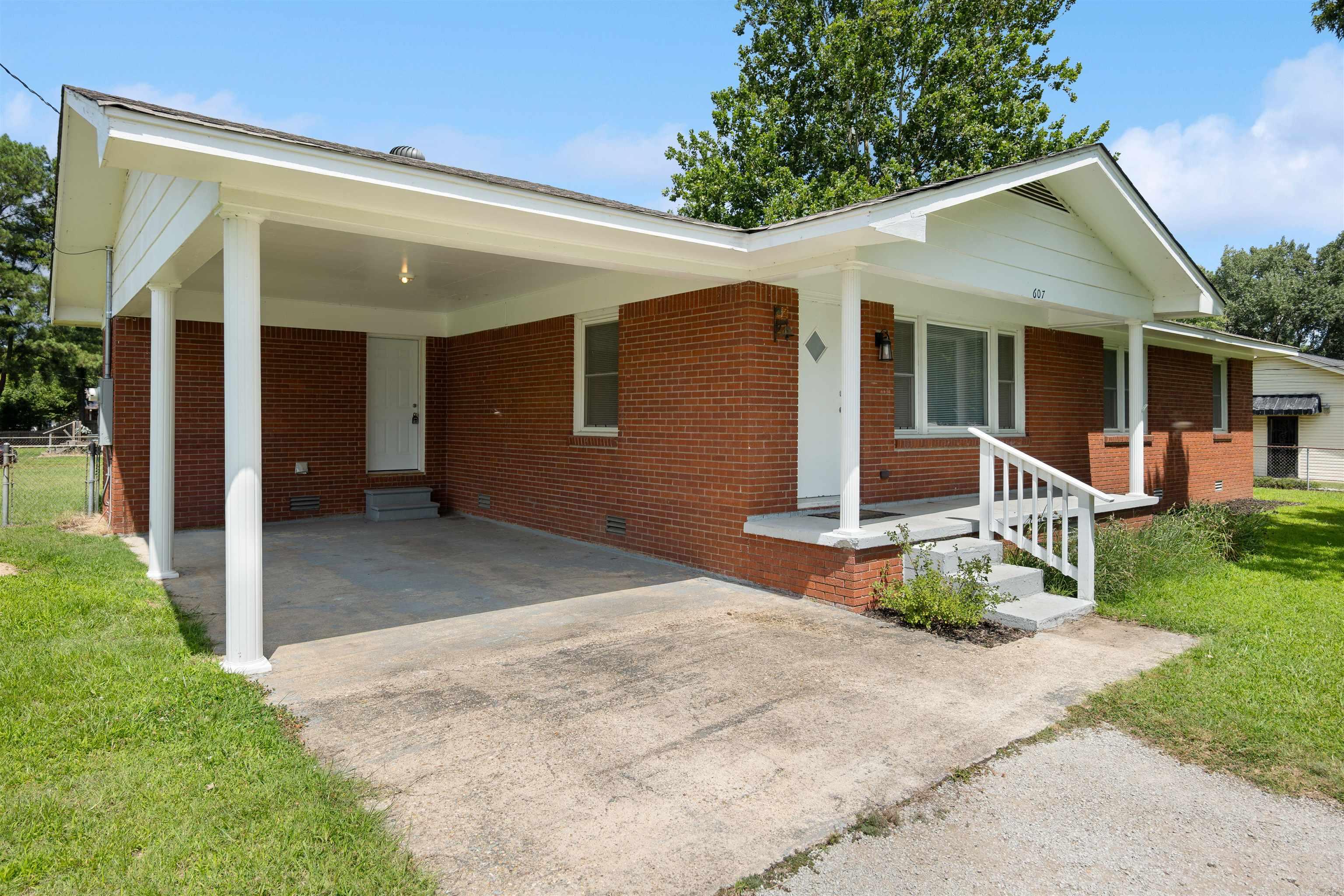 REPLAT E1/2 LOT 5 COBB & LEE - Residential