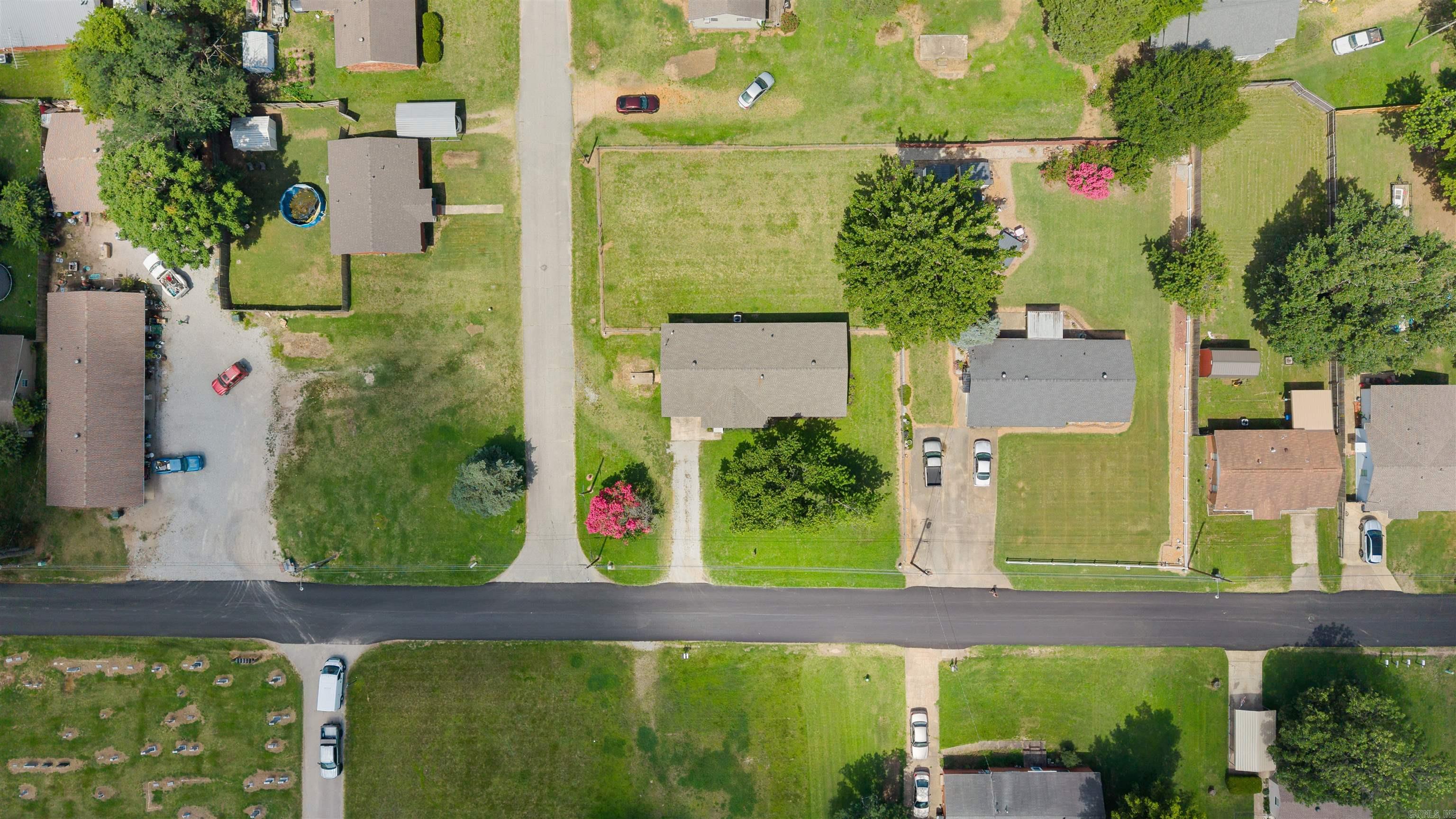 REPLAT E1/2 LOT 5 COBB & LEE - Residential