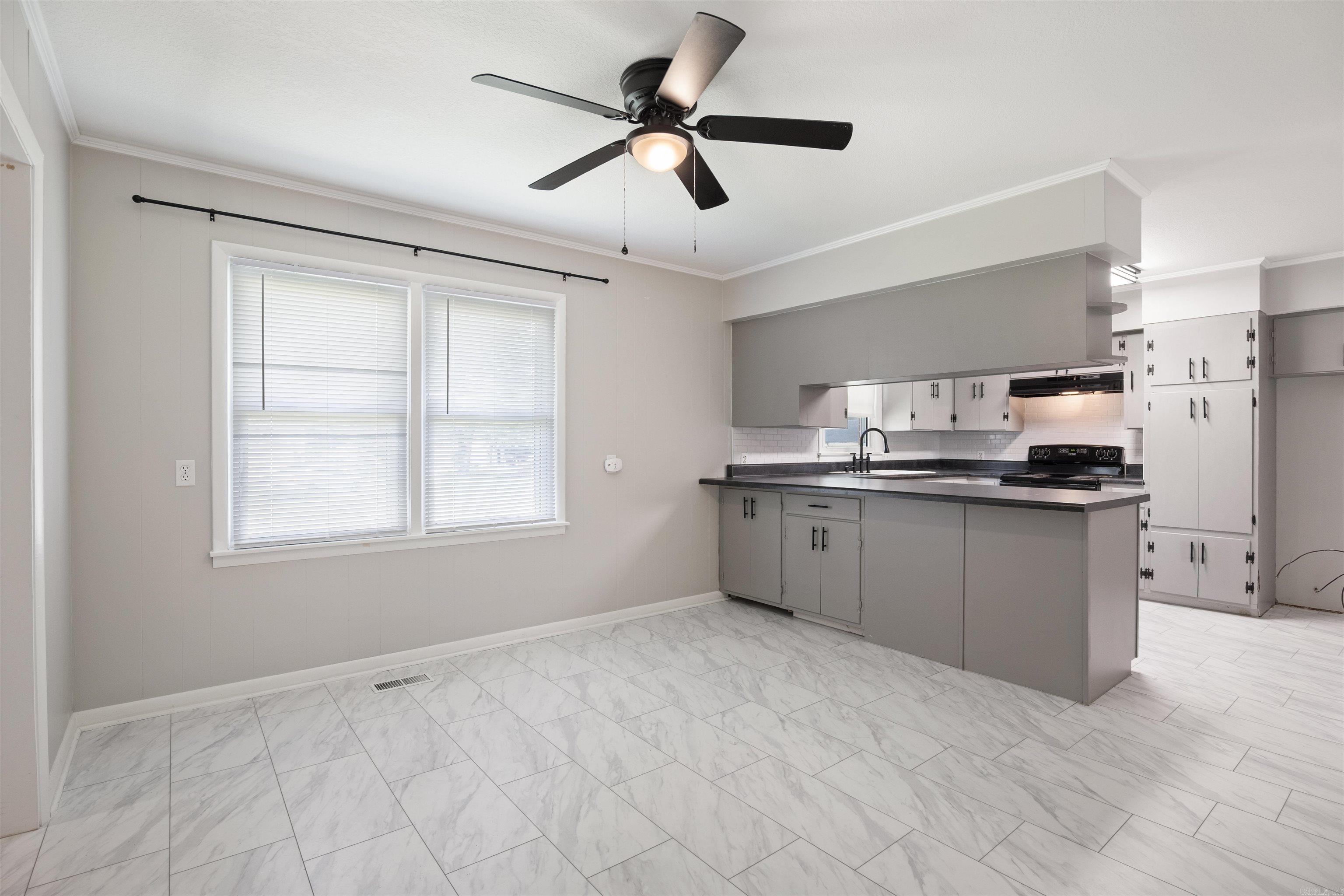 REPLAT E1/2 LOT 5 COBB & LEE - Residential