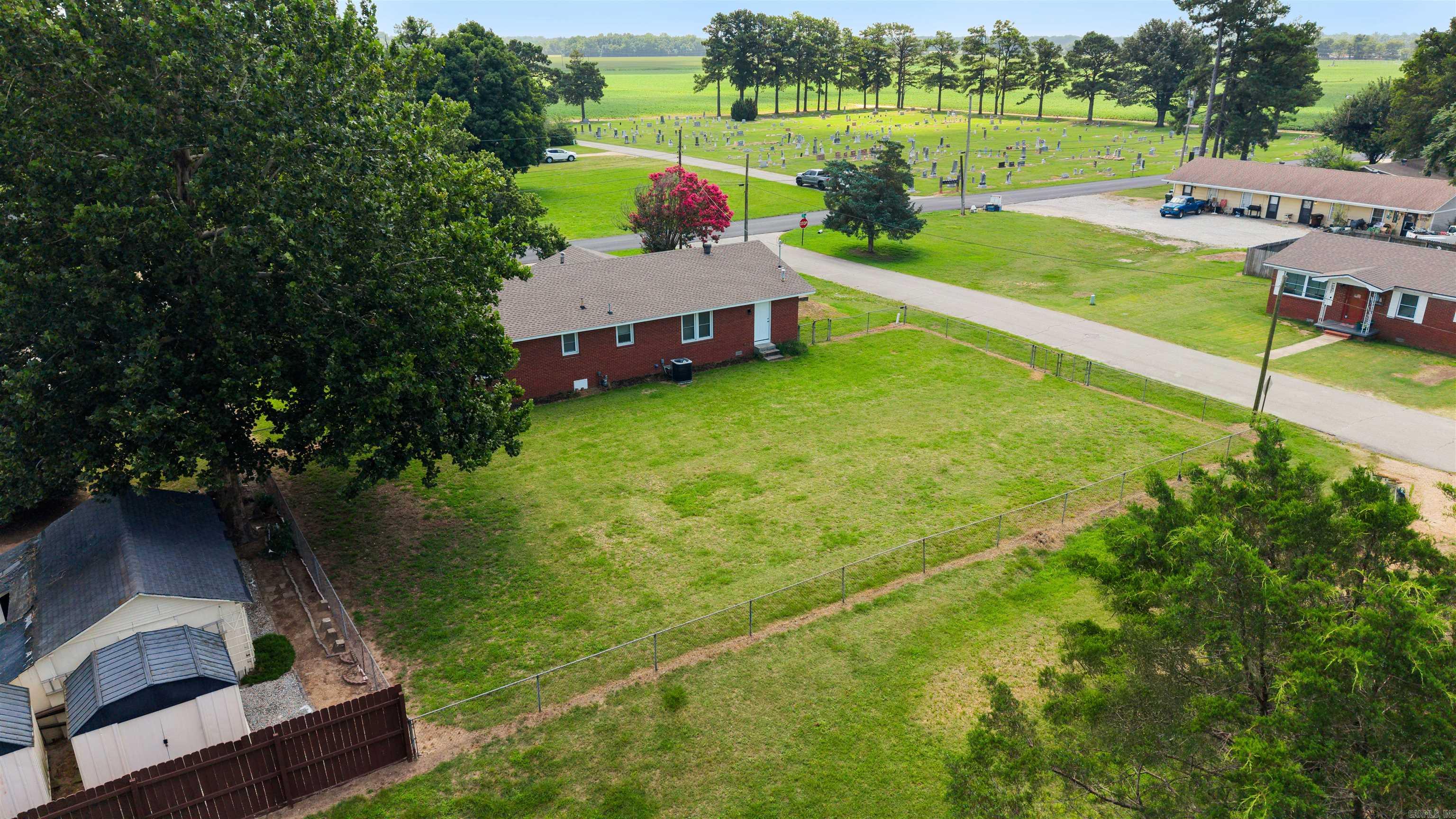 REPLAT E1/2 LOT 5 COBB & LEE - Residential