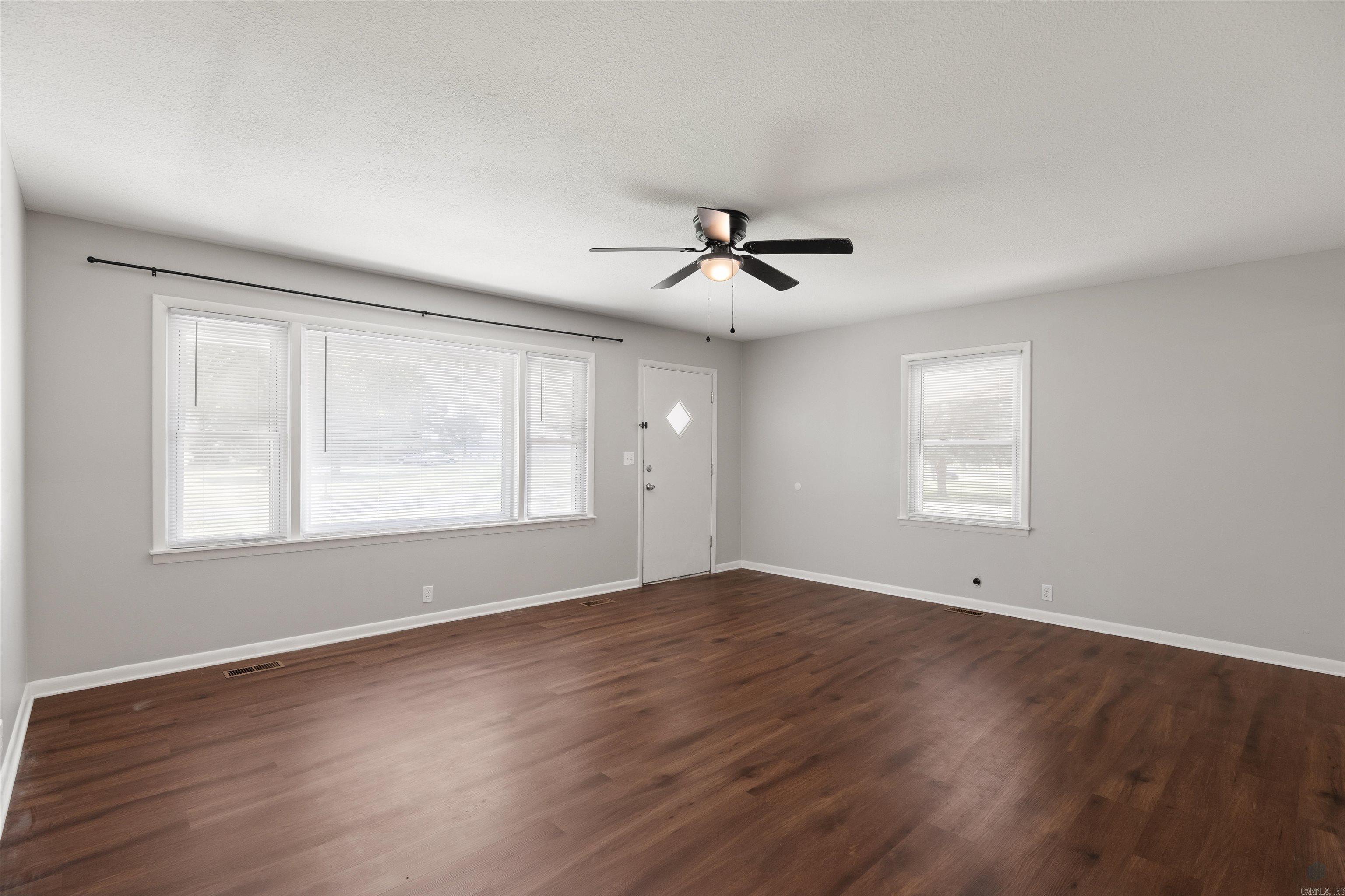 REPLAT E1/2 LOT 5 COBB & LEE - Residential