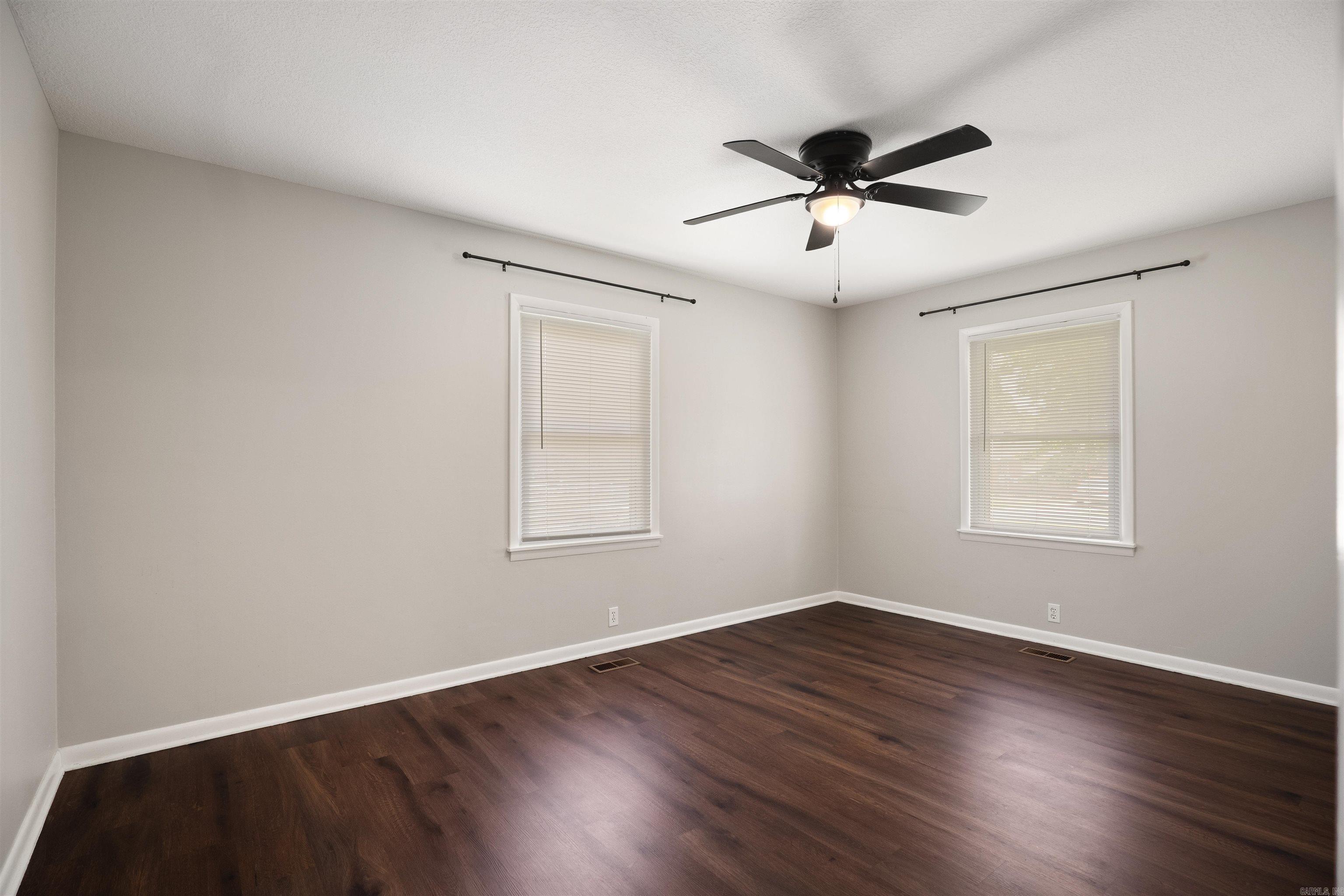 REPLAT E1/2 LOT 5 COBB & LEE - Residential