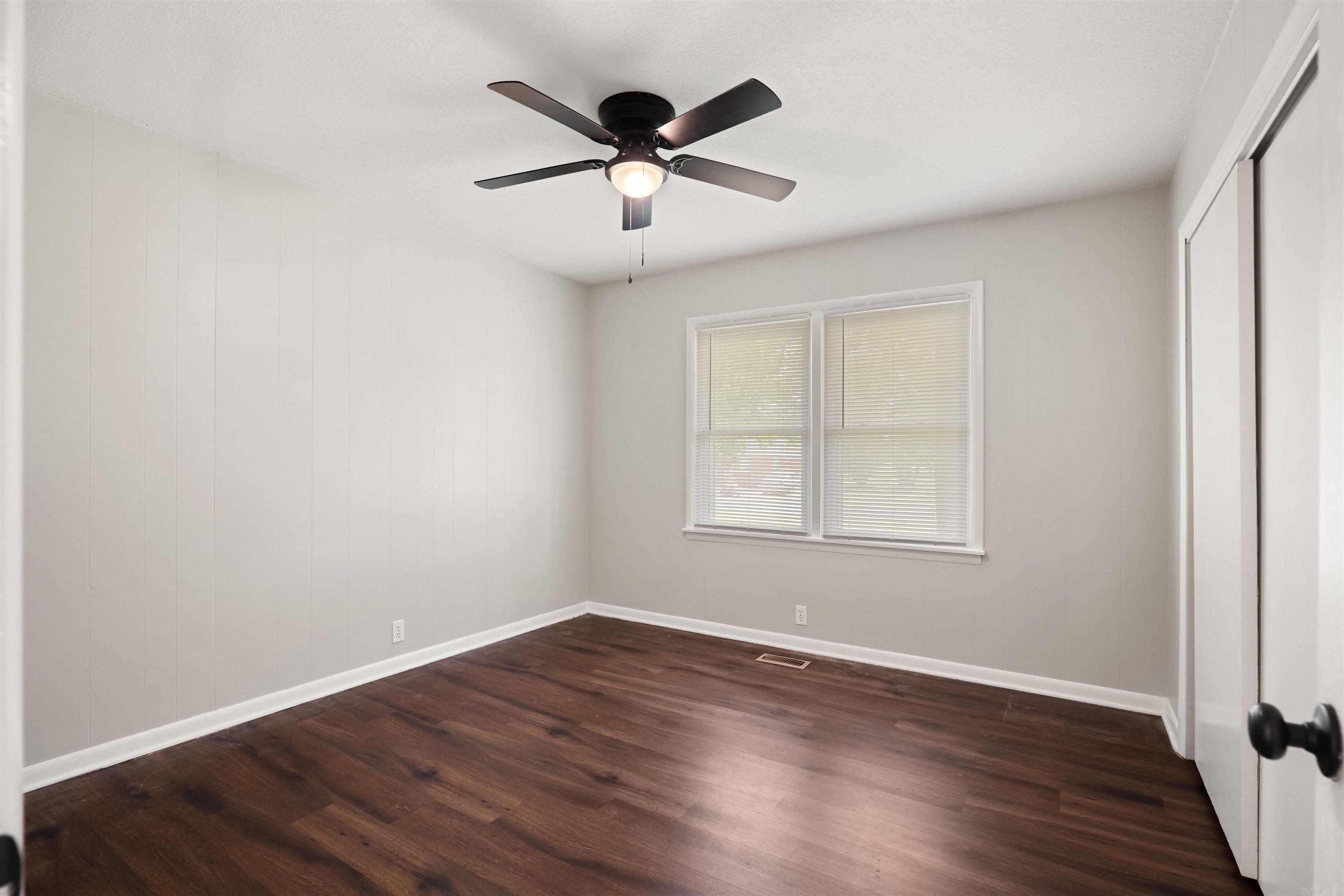 REPLAT E1/2 LOT 5 COBB & LEE - Residential