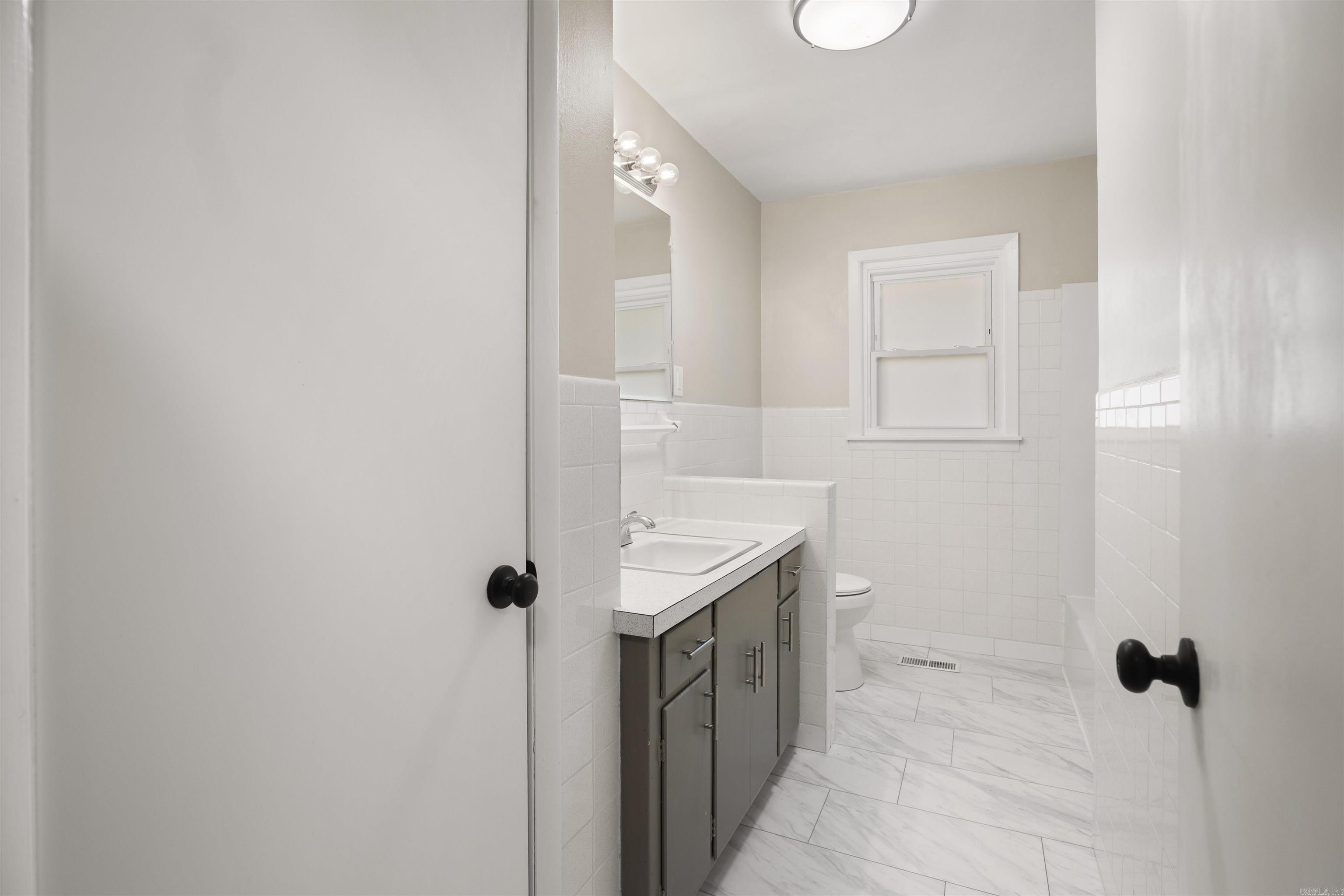 REPLAT E1/2 LOT 5 COBB & LEE - Residential