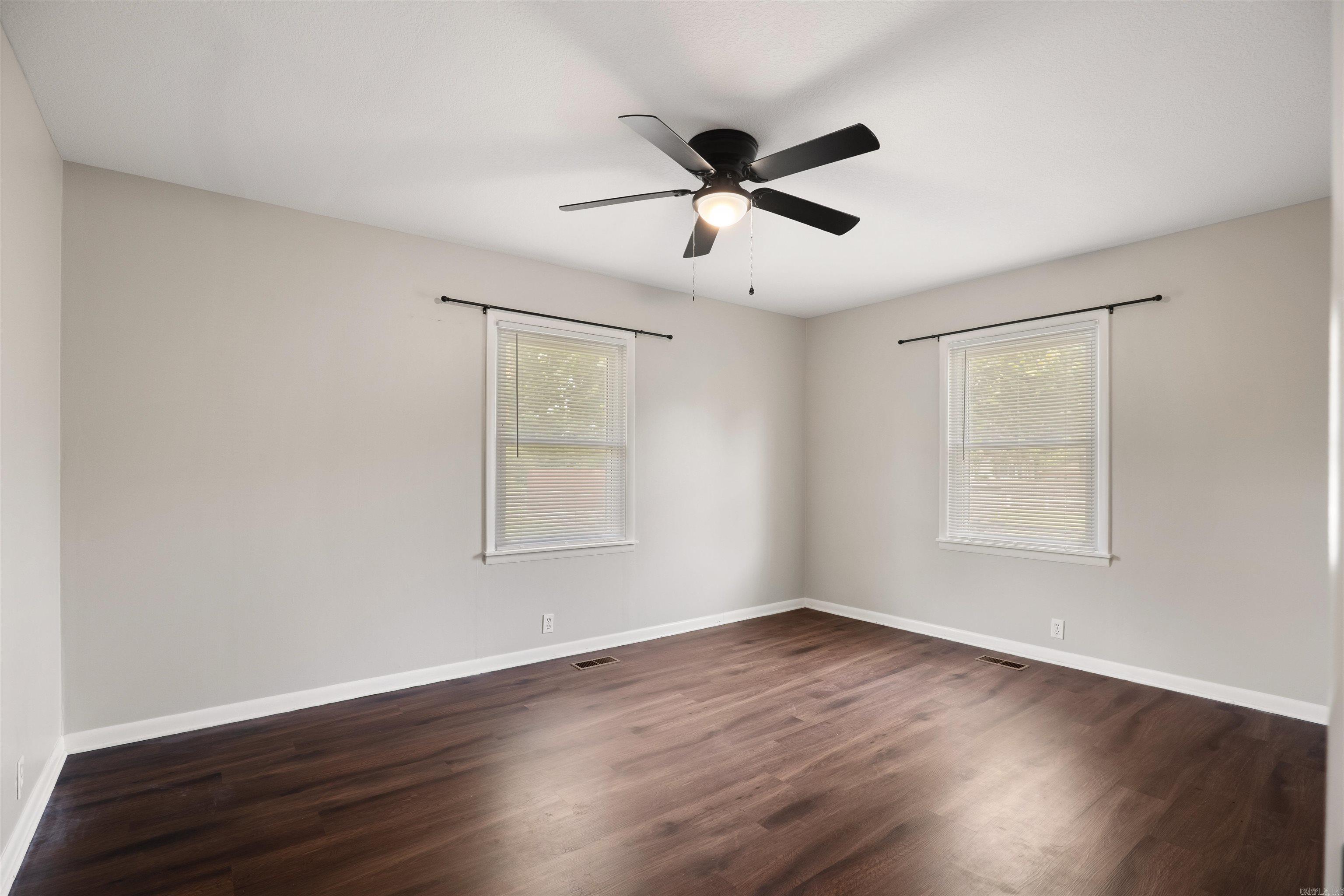 REPLAT E1/2 LOT 5 COBB & LEE - Residential