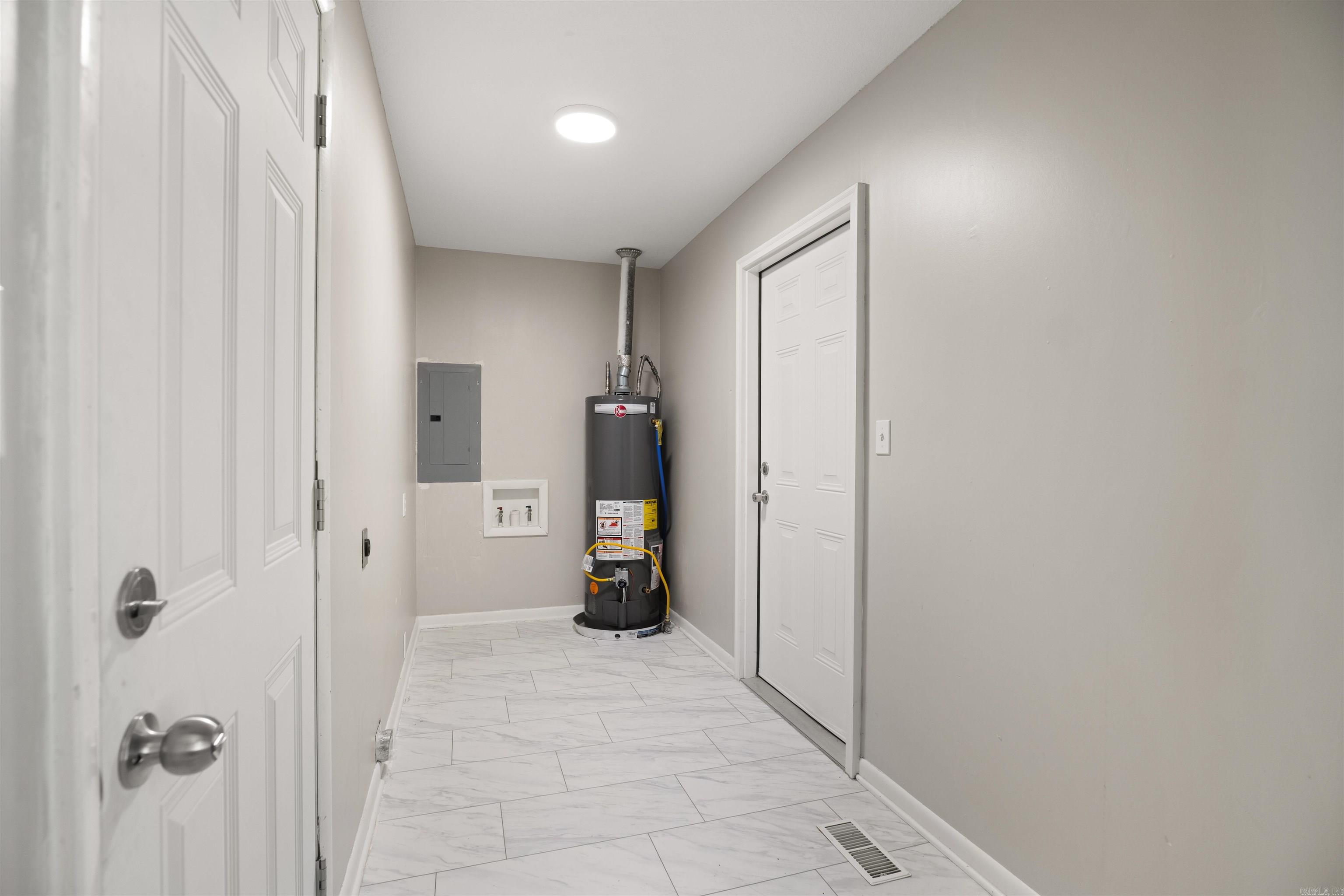 REPLAT E1/2 LOT 5 COBB & LEE - Residential