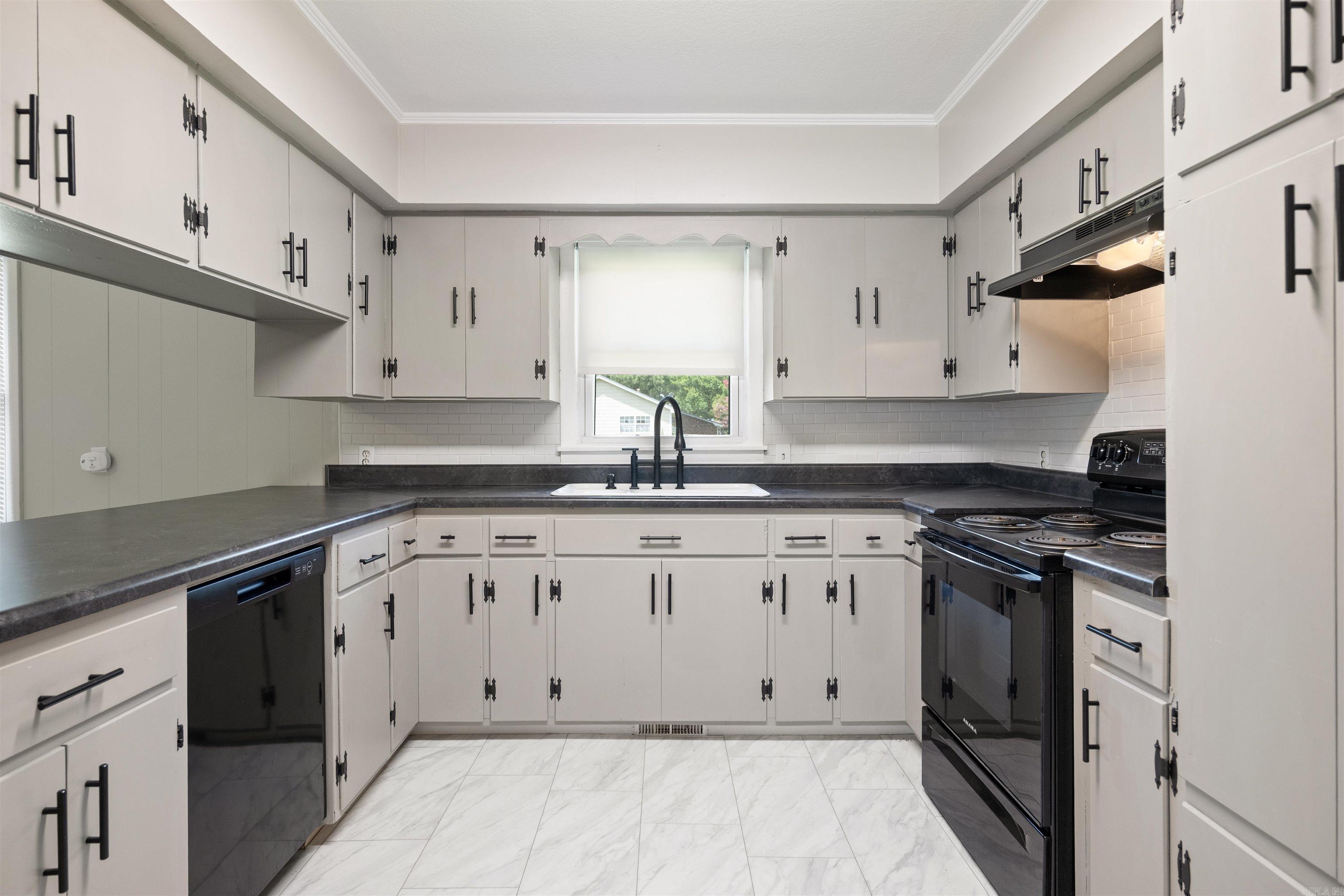REPLAT E1/2 LOT 5 COBB & LEE - Residential