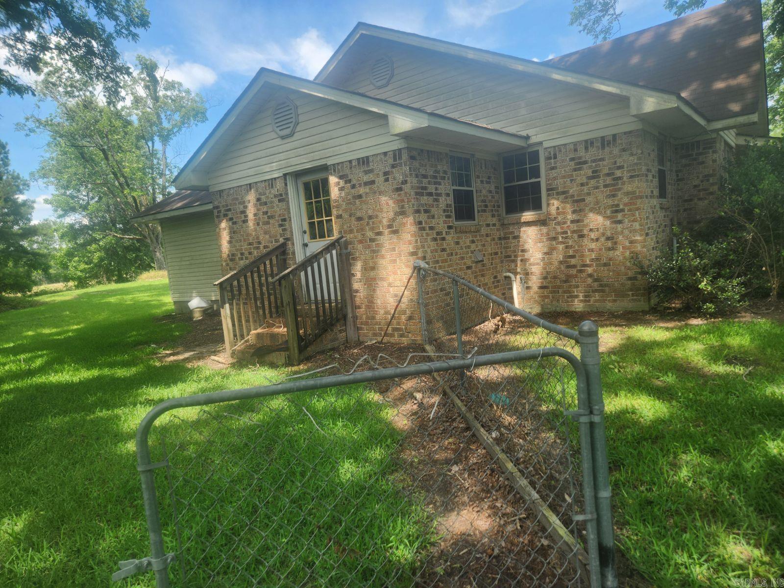 Don't miss this opportunity to own a charming home in Junction City! Conveniently located on E State Line Road, this property offers comfortable living with plenty of potential to make it your own. Enjoy a spacious yard, functional layout, and easy access to local schools, shopping, and community amenities. Whether you're a first-time homebuyer, looking to downsize, or searching for an investment property, this home offers affordability and value in a convenient location. Schedule your showing today and see all the possibilities this property has to offer!