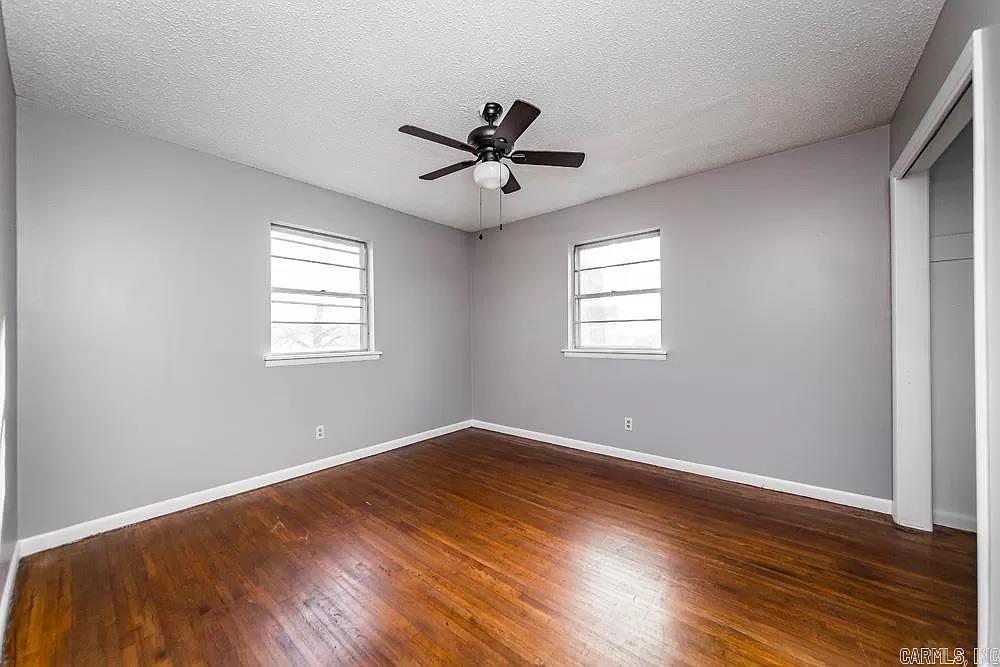 GLENOAKS - Residential