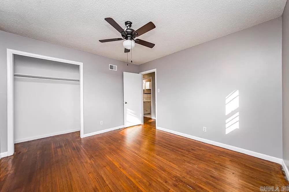 GLENOAKS - Residential