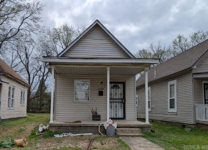 Cute as a pin updated home with two bedrooms, one bathroom. See it today! RESERVE AUCTION PROPERTY- Property sold “AS-IS” without contingencies, repairs, warranties, guarantees or representation as to listing accuracy, property information, photo or other depiction included or described herein. Inspect before bidding.