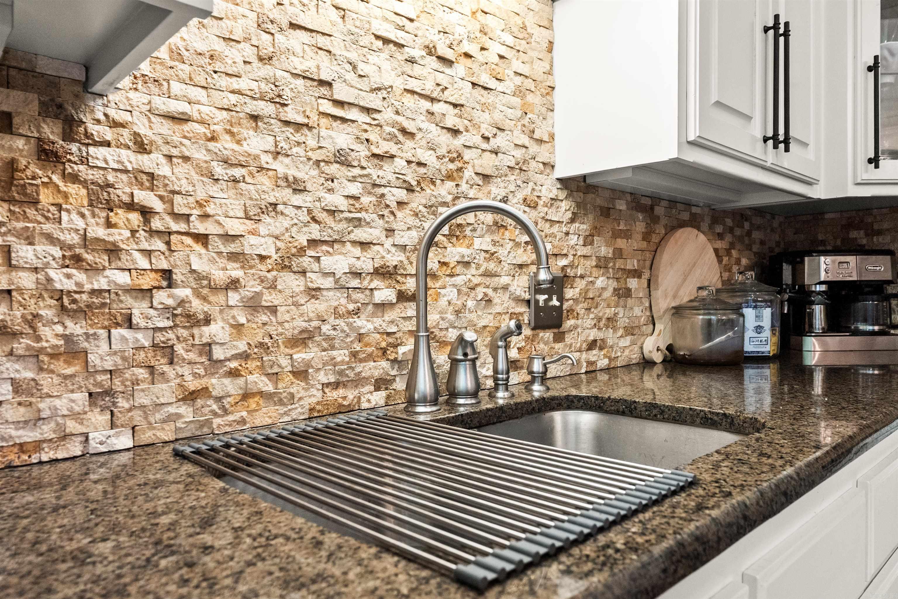 2423 KAVANAUGH HPR - Residential