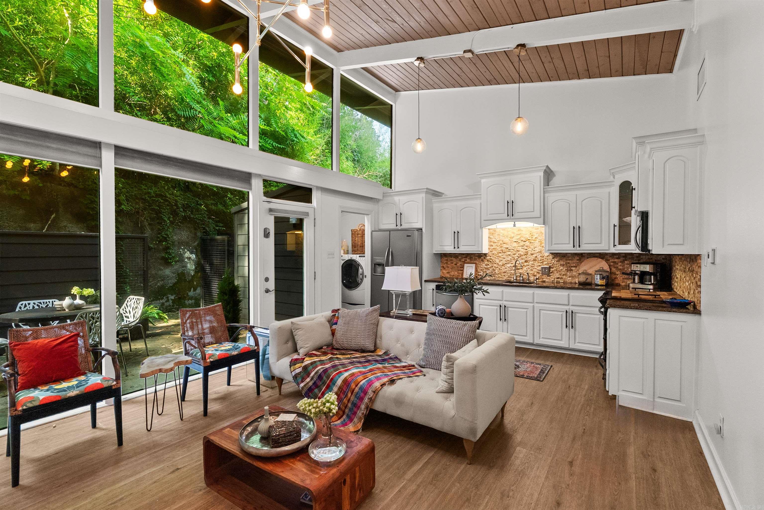 2423 KAVANAUGH HPR - Residential