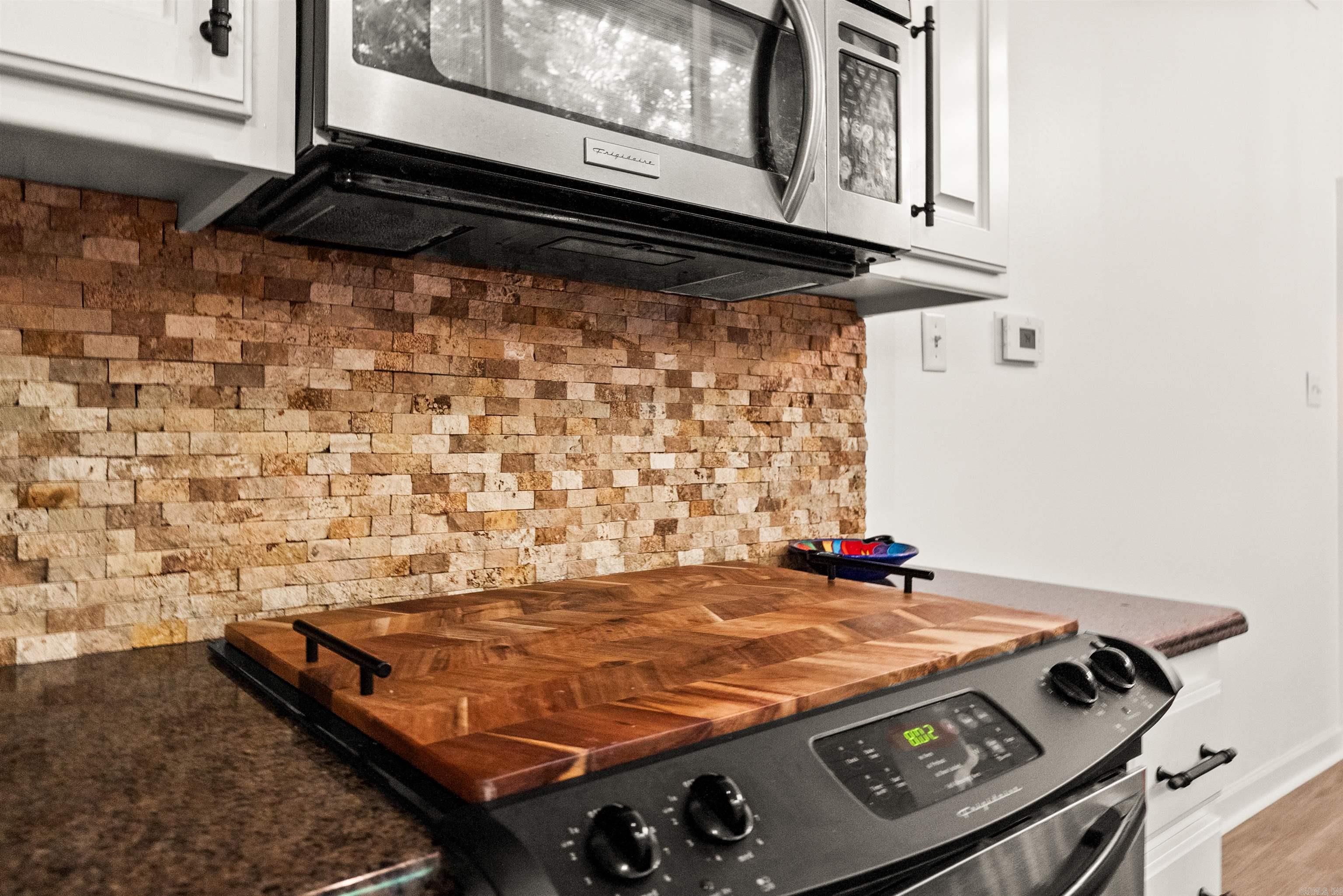 2423 KAVANAUGH HPR - Residential