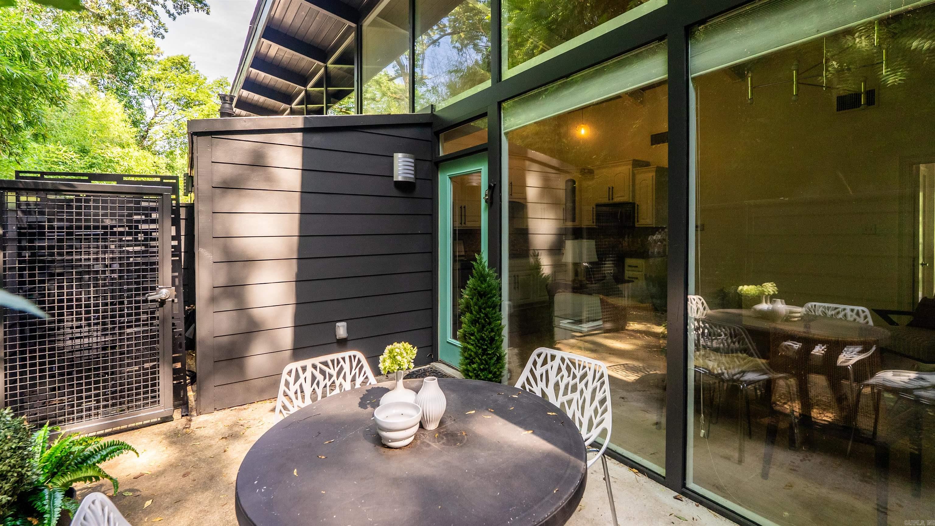 2423 KAVANAUGH HPR - Residential