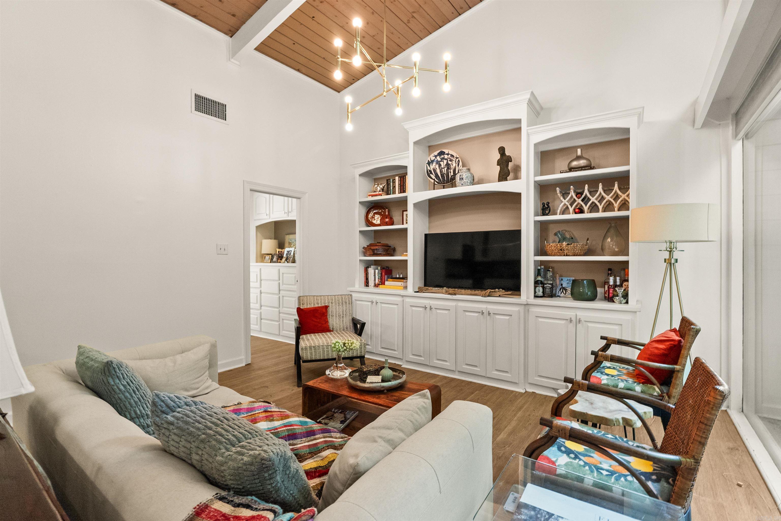 2423 KAVANAUGH HPR - Residential