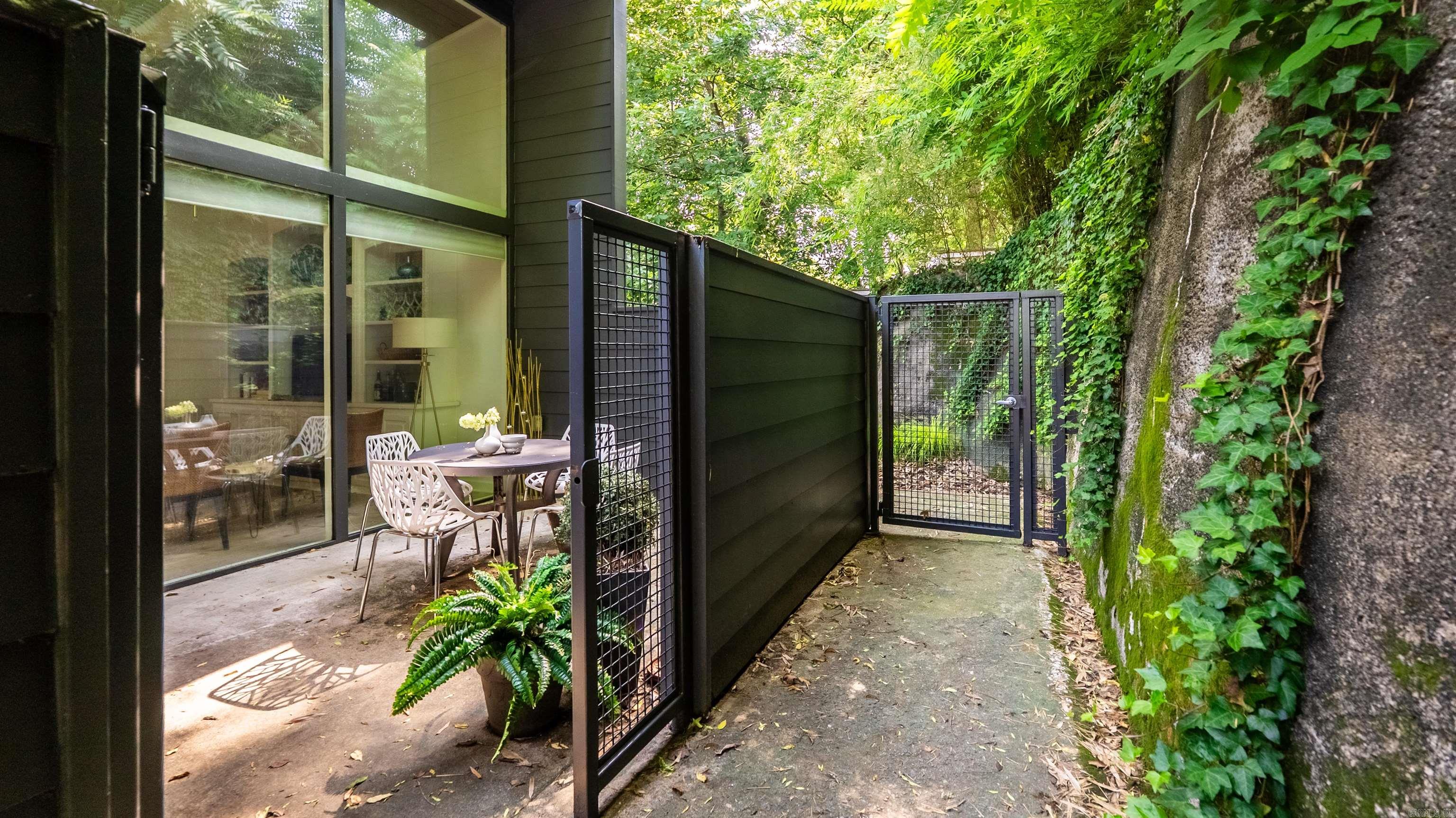 2423 KAVANAUGH HPR - Residential