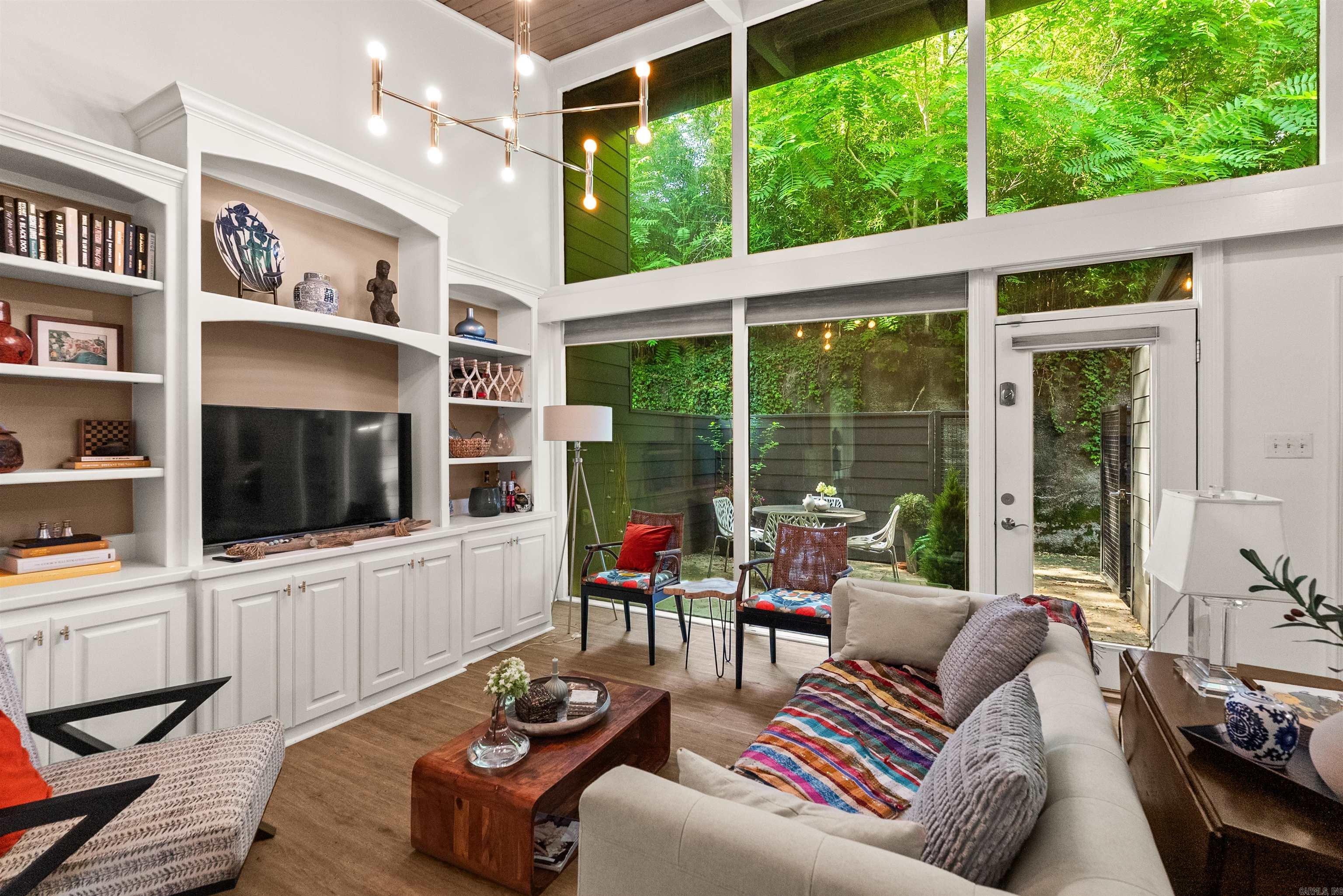 2423 KAVANAUGH HPR - Residential