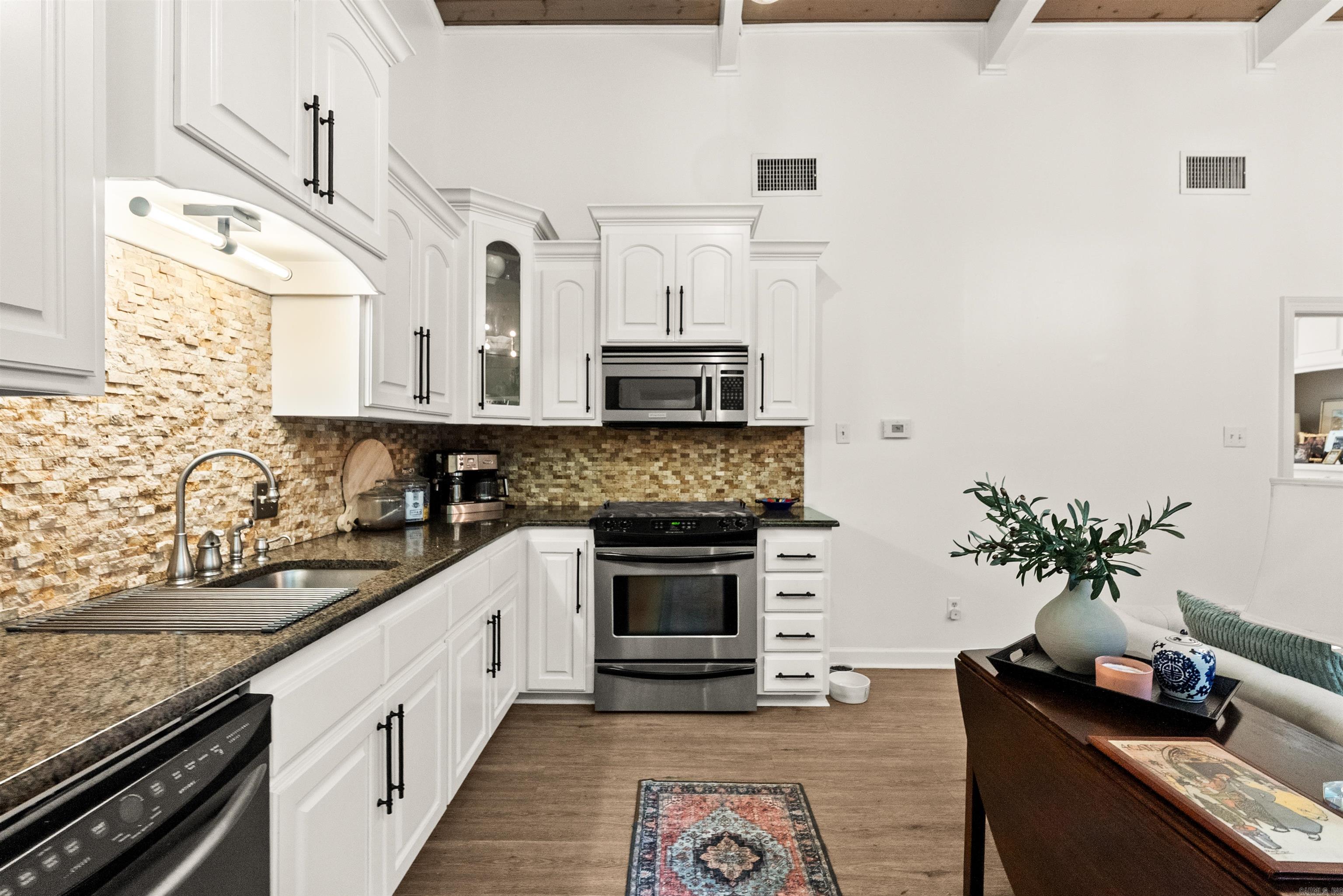 2423 KAVANAUGH HPR - Residential