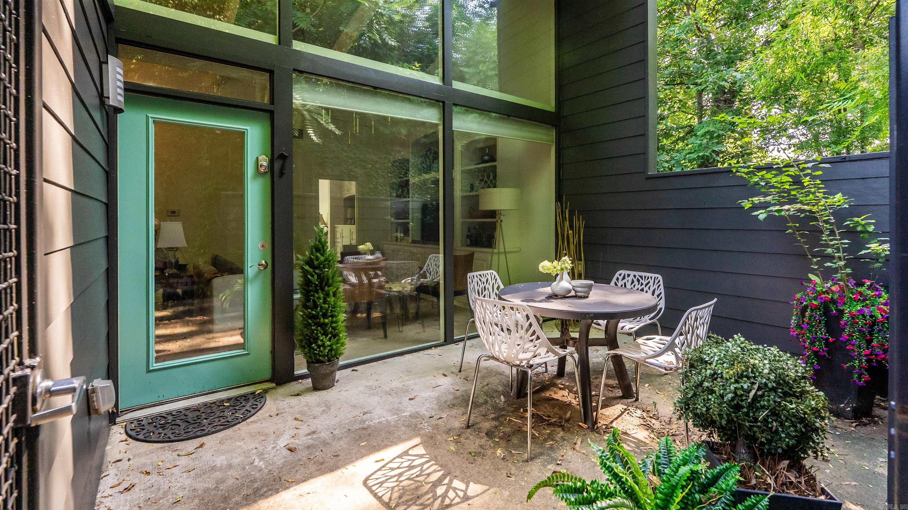 2423 KAVANAUGH HPR - Residential