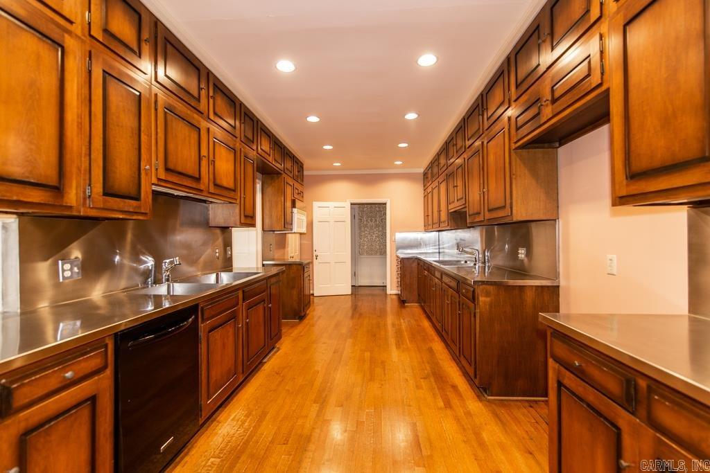 BEVERLY PLACE - Residential