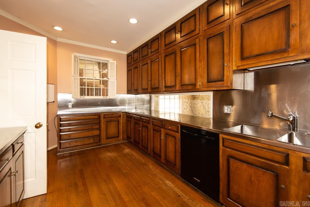 BEVERLY PLACE - Residential