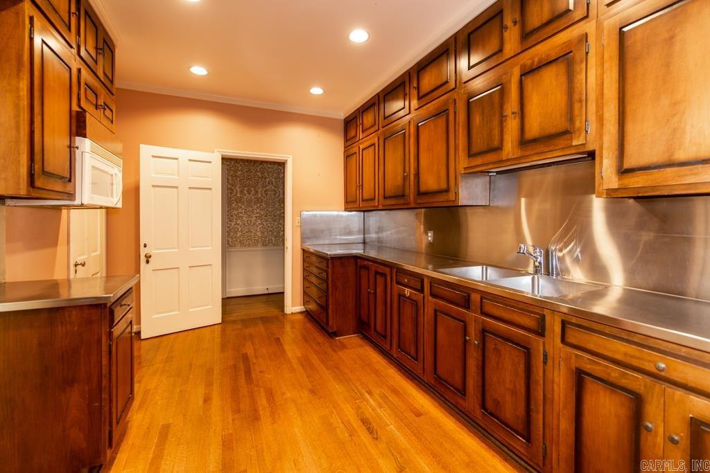 BEVERLY PLACE - Residential