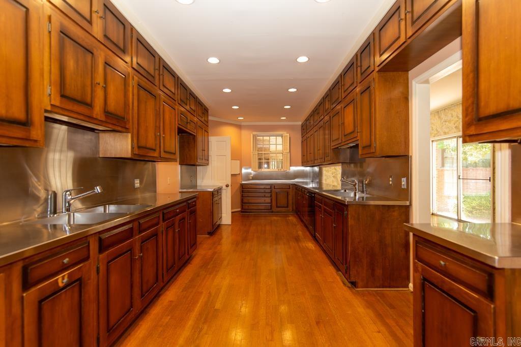 BEVERLY PLACE - Residential