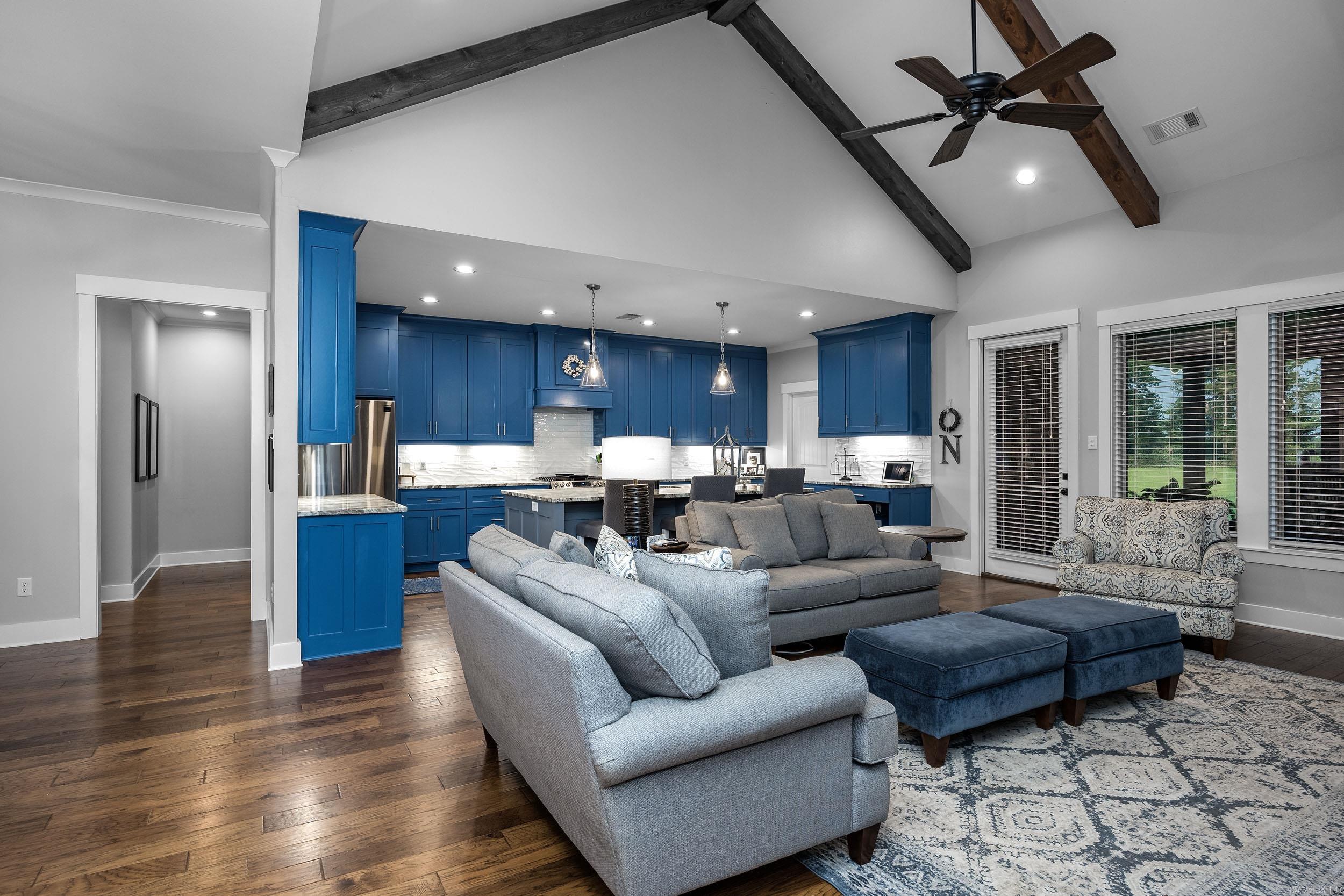 HORSE SHOE LAKE ESTATES - Residential