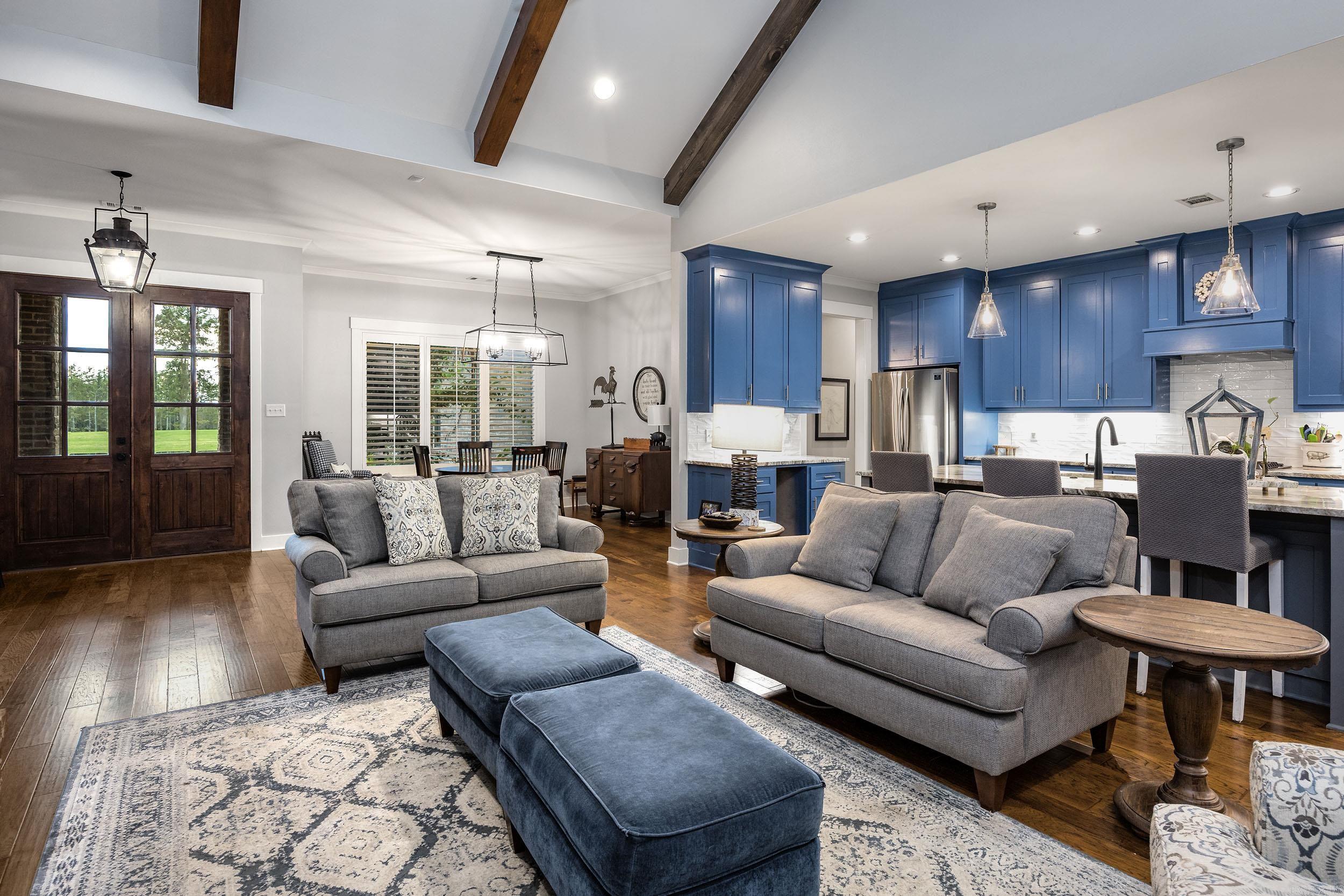 HORSE SHOE LAKE ESTATES - Residential