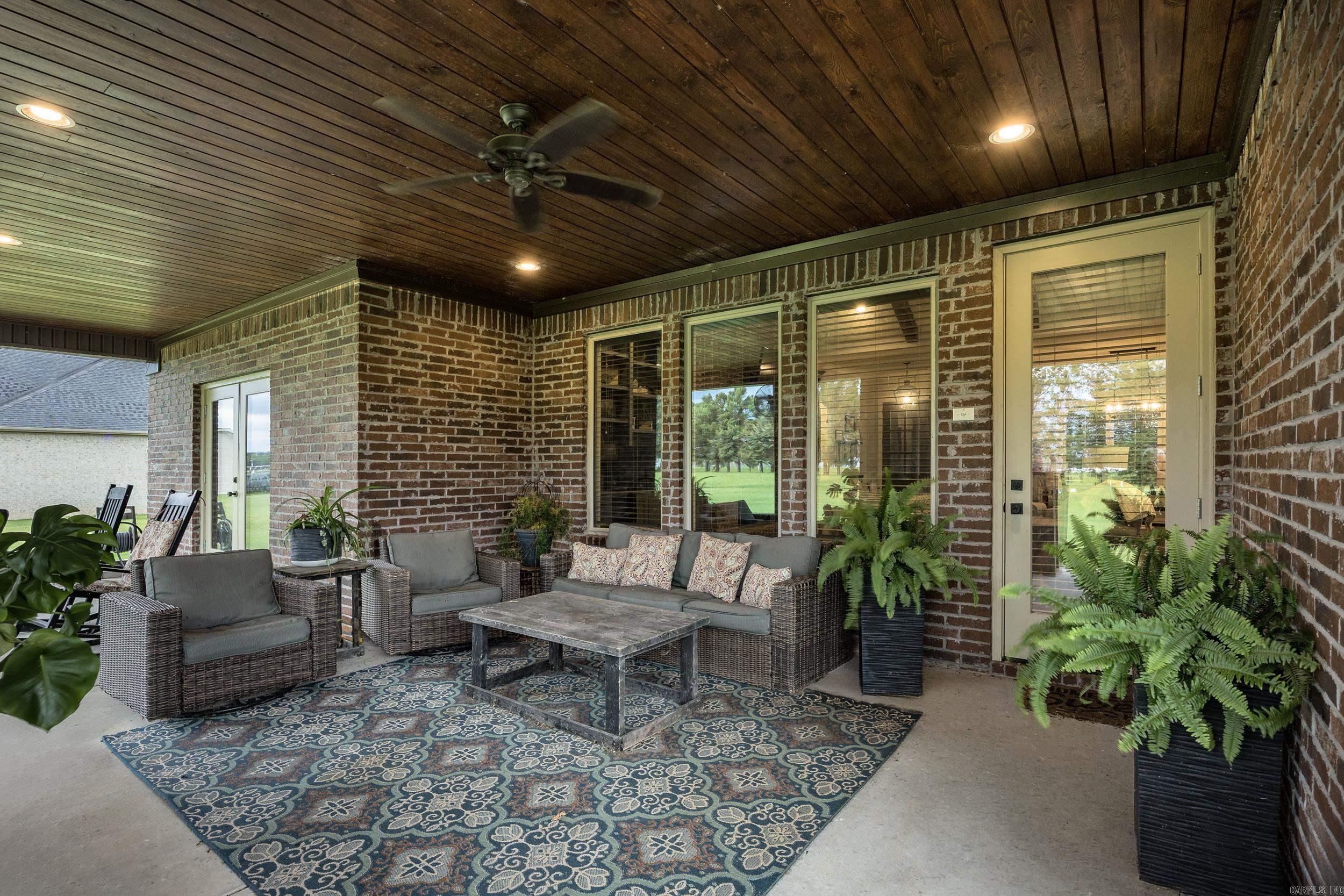 HORSE SHOE LAKE ESTATES - Residential