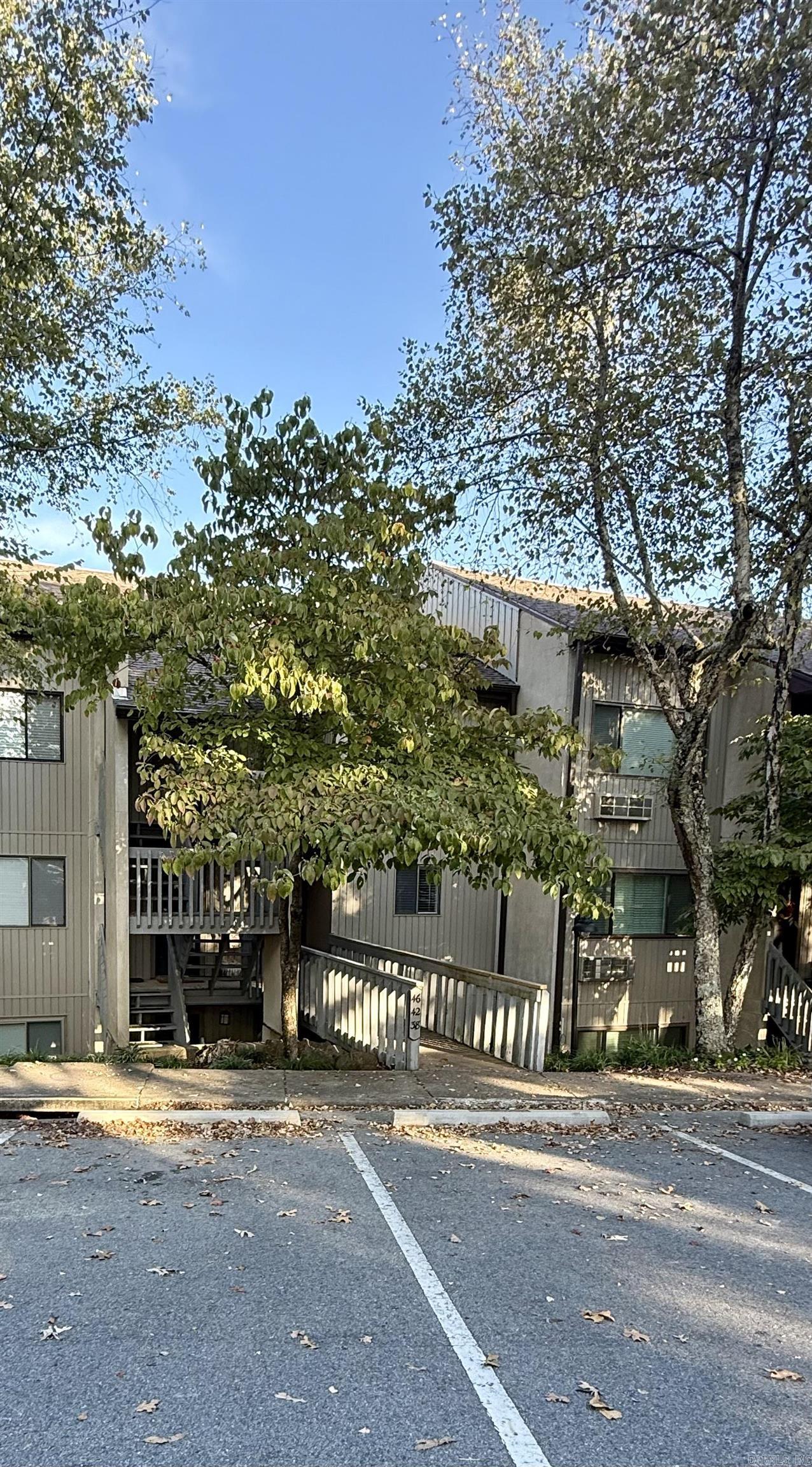 Lakeview lower unit located in Cliffside condo. This condo has a view of Greers Ferry lake. This could be your weekend getaway, new home to relax in or a VRBO. two bedroom two bath, with open floor plan, laundry, large back deck to enjoy your coffee with beautiful view of Greers Ferry Lake. Close to the cool pool, tennis courts, mini golf, hiking trails, four-wheeler trails and so much more. Call today for your private tour.
