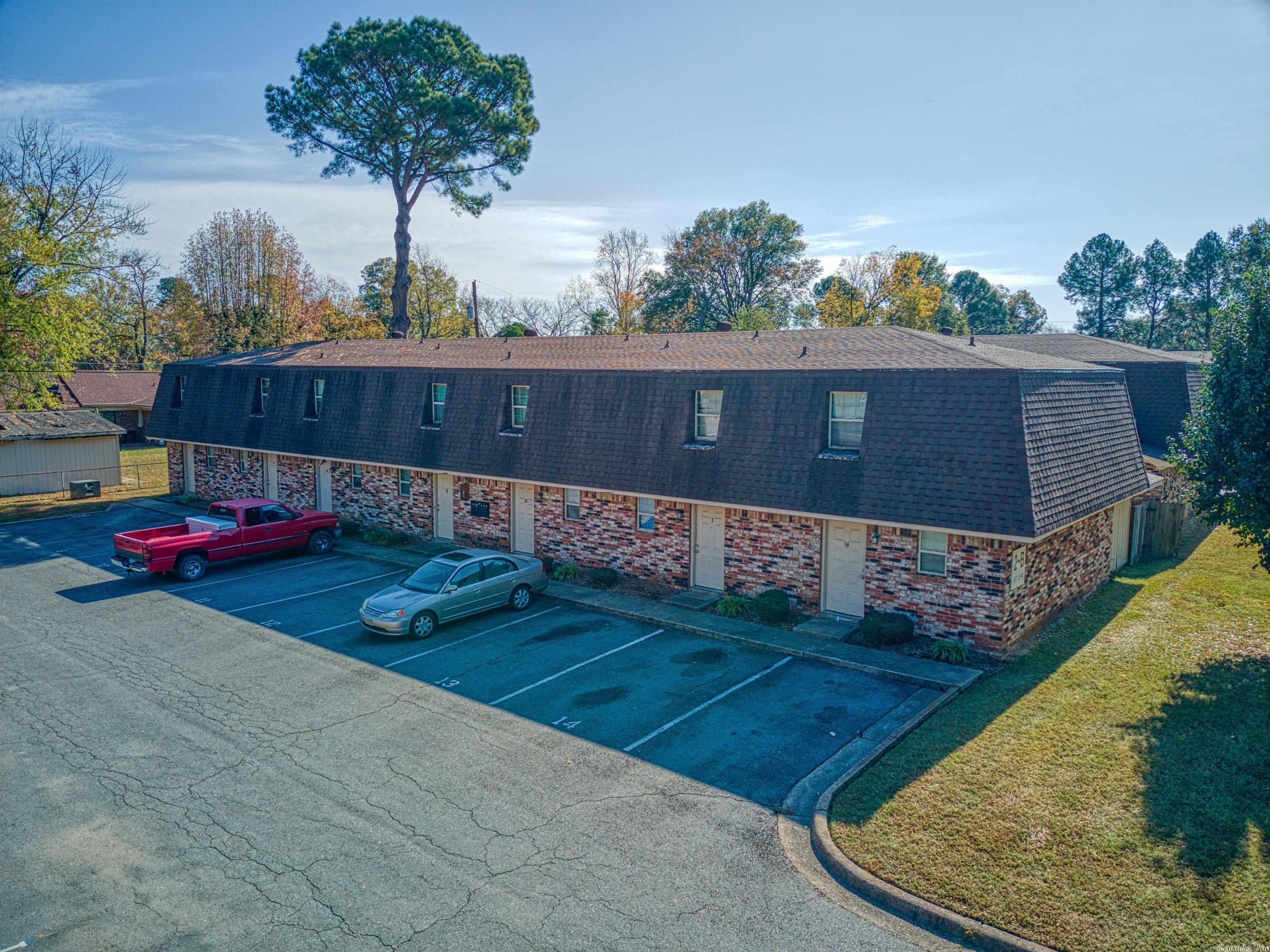Large well maintained apartment complex located in Central Jacksonville. 2BD's and 1BD's.  Also lot next to Buildings 7&8 conveys.  Zoned C-3.