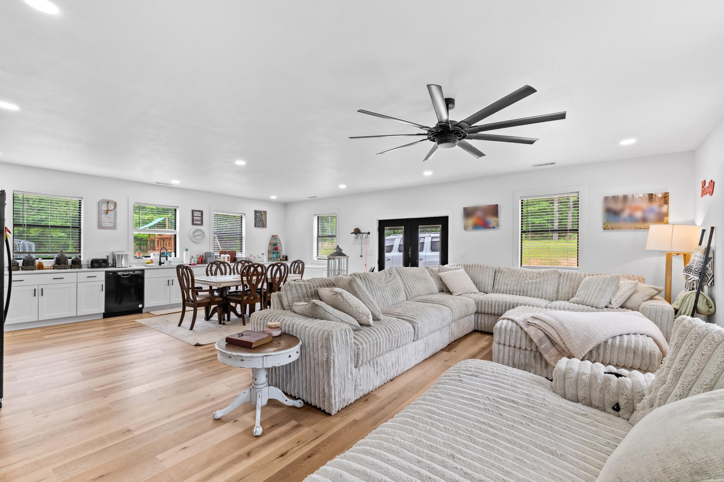 OAK KNOLL - Residential