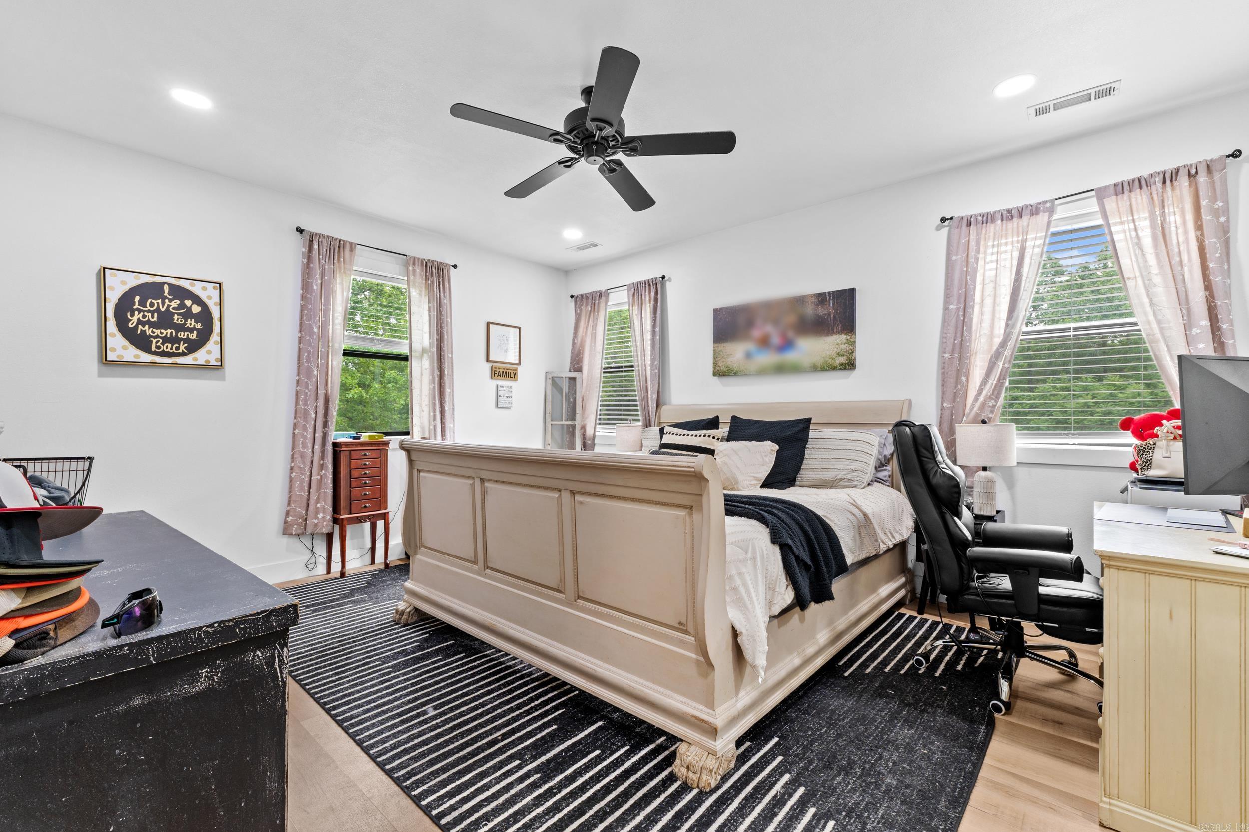 OAK KNOLL - Residential