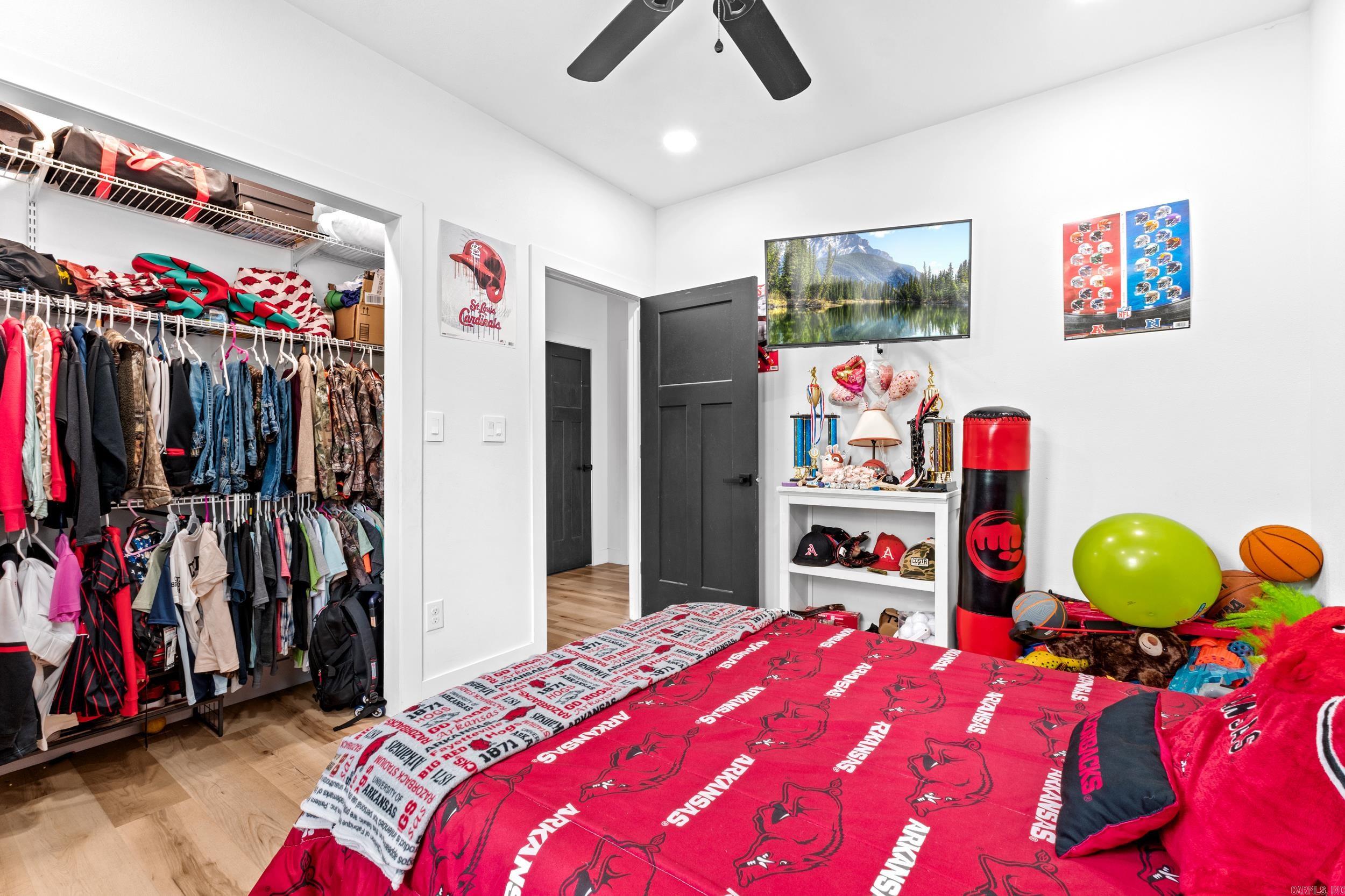 OAK KNOLL - Residential