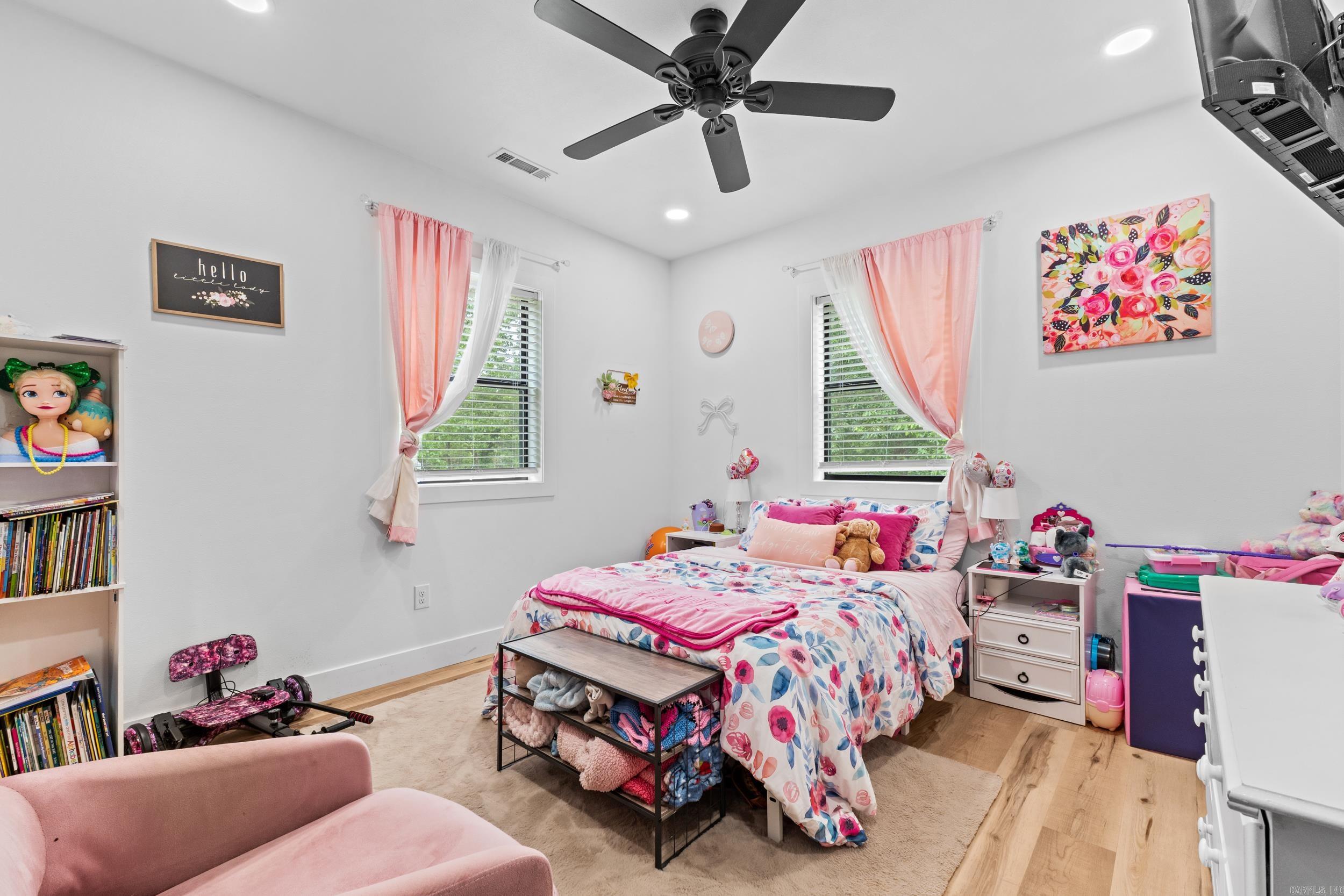 OAK KNOLL - Residential