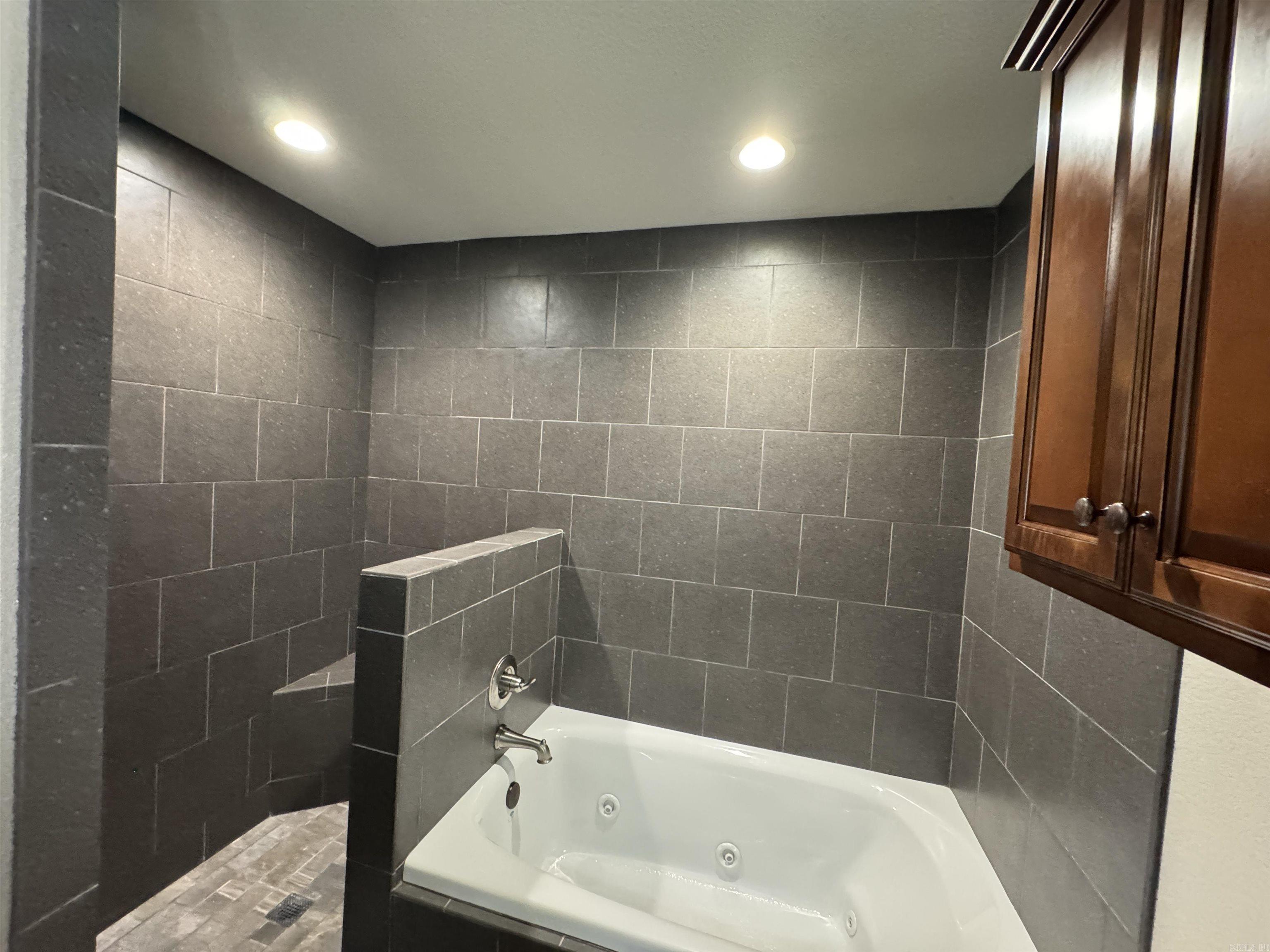 BOBWHITE - Residential