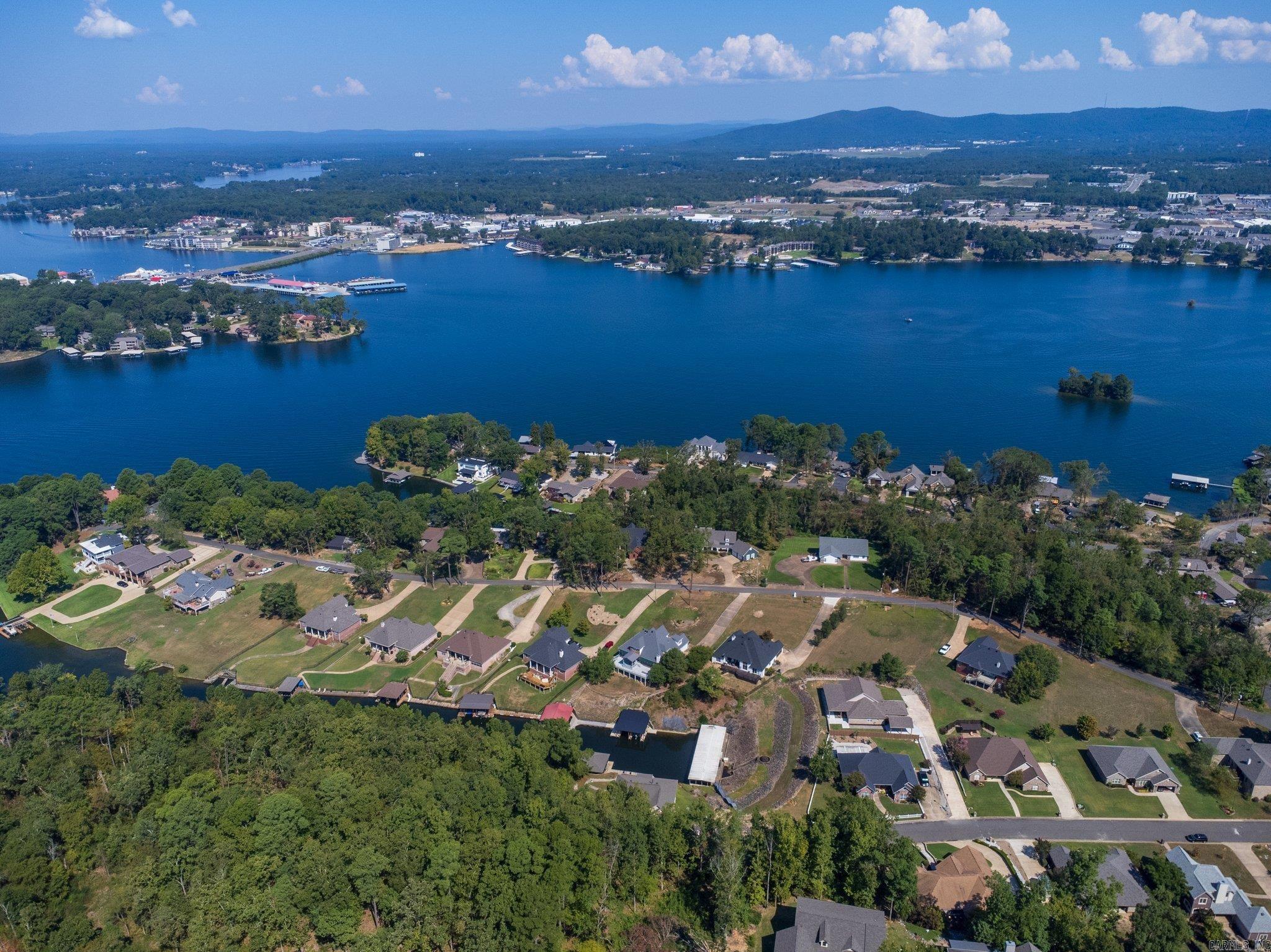 QUINNS LAKE PARK - Residential