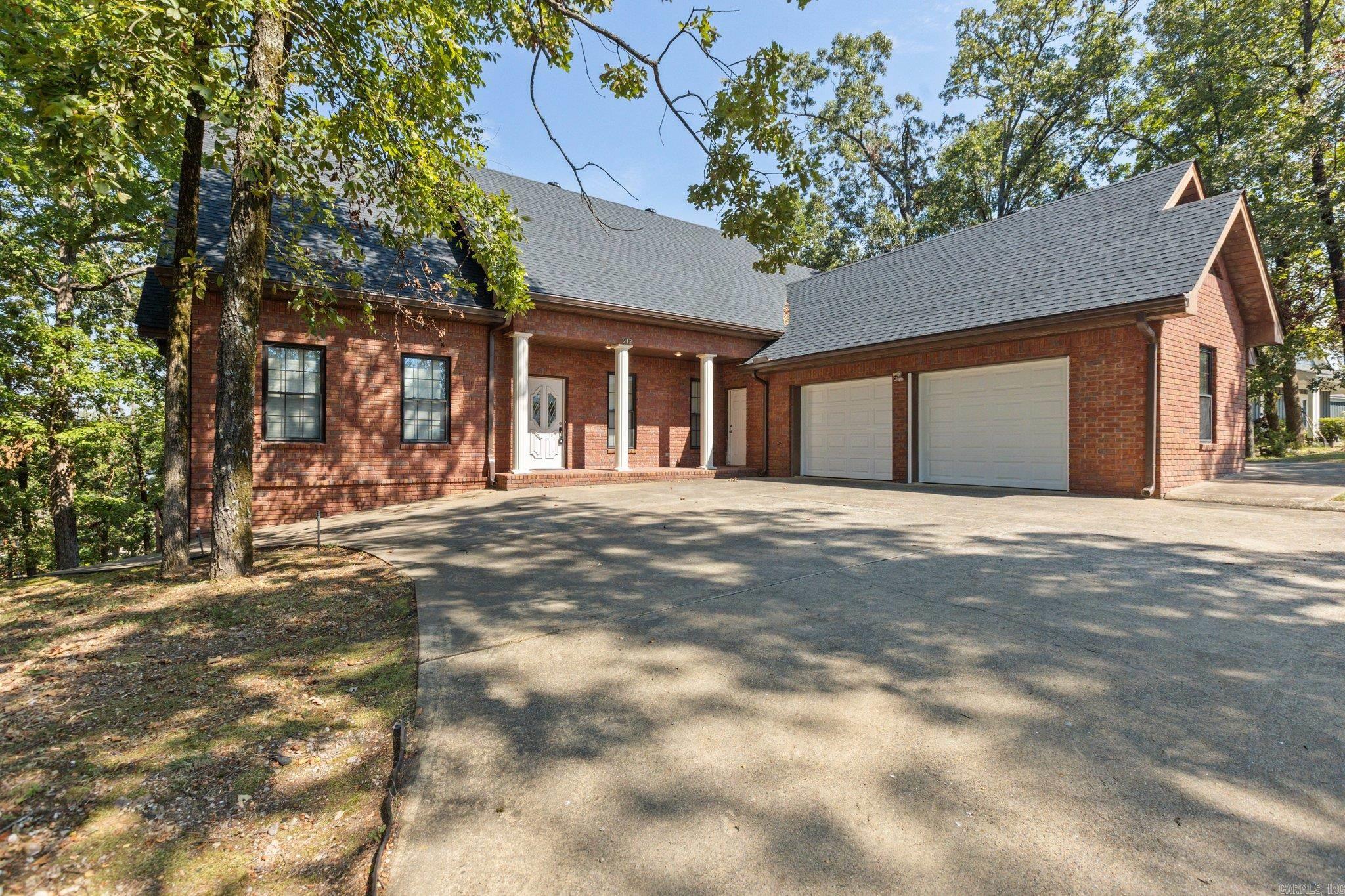 QUINNS LAKE PARK - Residential
