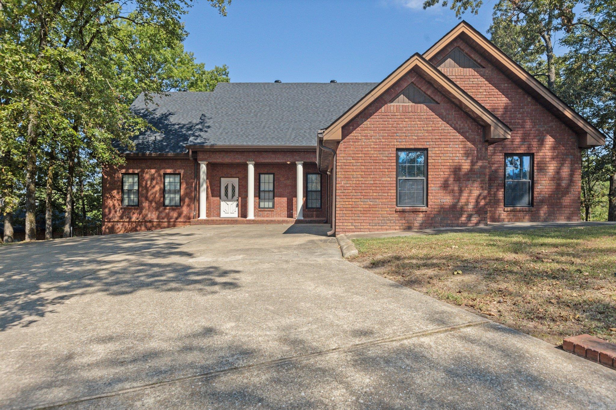 QUINNS LAKE PARK - Residential