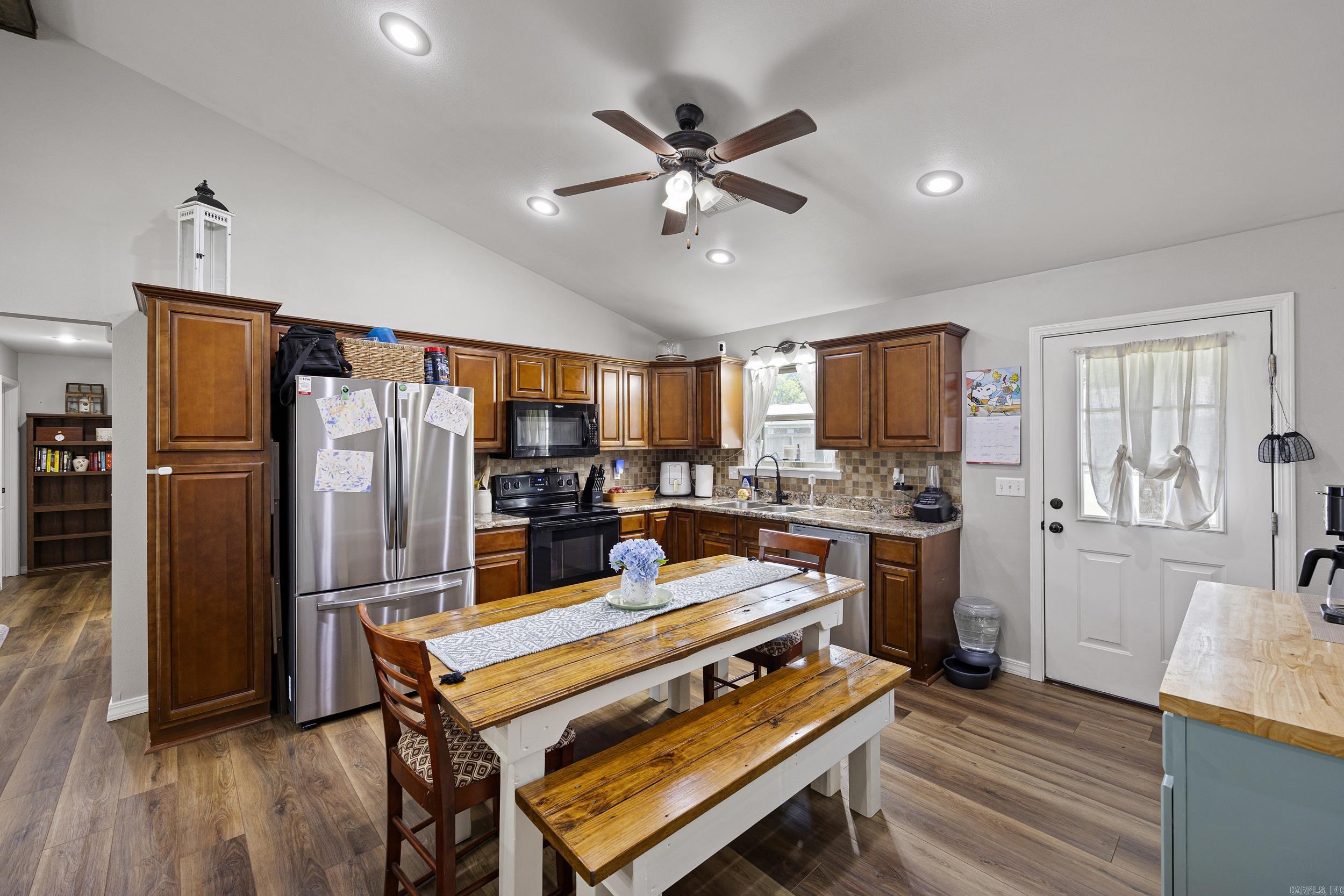 COCANOUGHERS CORNER - Residential