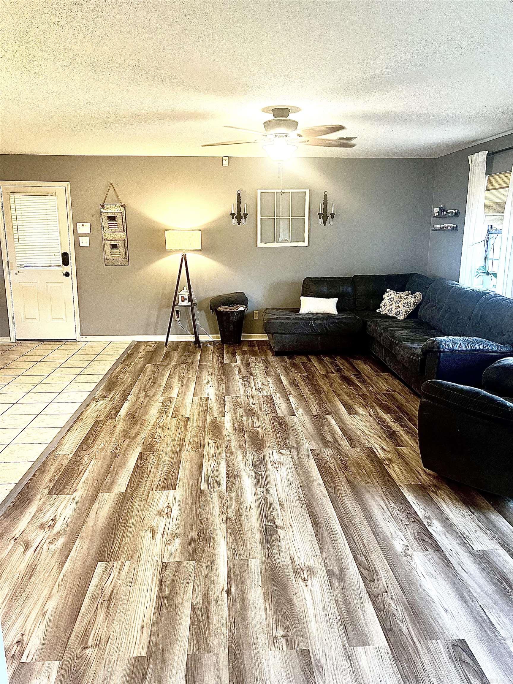 PEBBLE LAKE - Residential