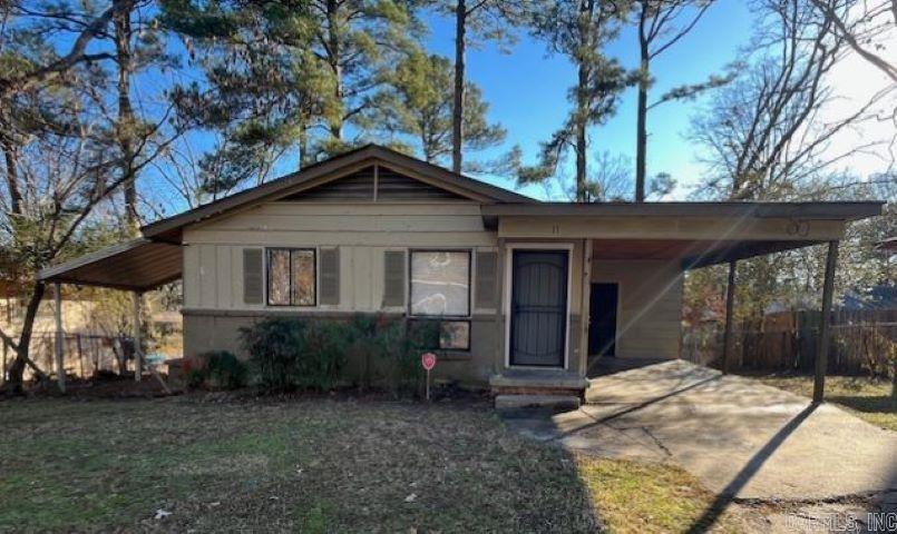 A MUST SEE FOR INVESTORS OR 1ST TIME HOME OWNER!! This property needs your magic touch to make it a cute little home. Formal living room, eat in kitchen, 2 bedrooms and 1 bath. Big fenced in backyard.  This house is sitting in a quite neighborhood a few blocks from Wakefield Elementary School. Property is a "MUST SEE." Selling "AS IS." No home disclosure.  Come see and make an offer.